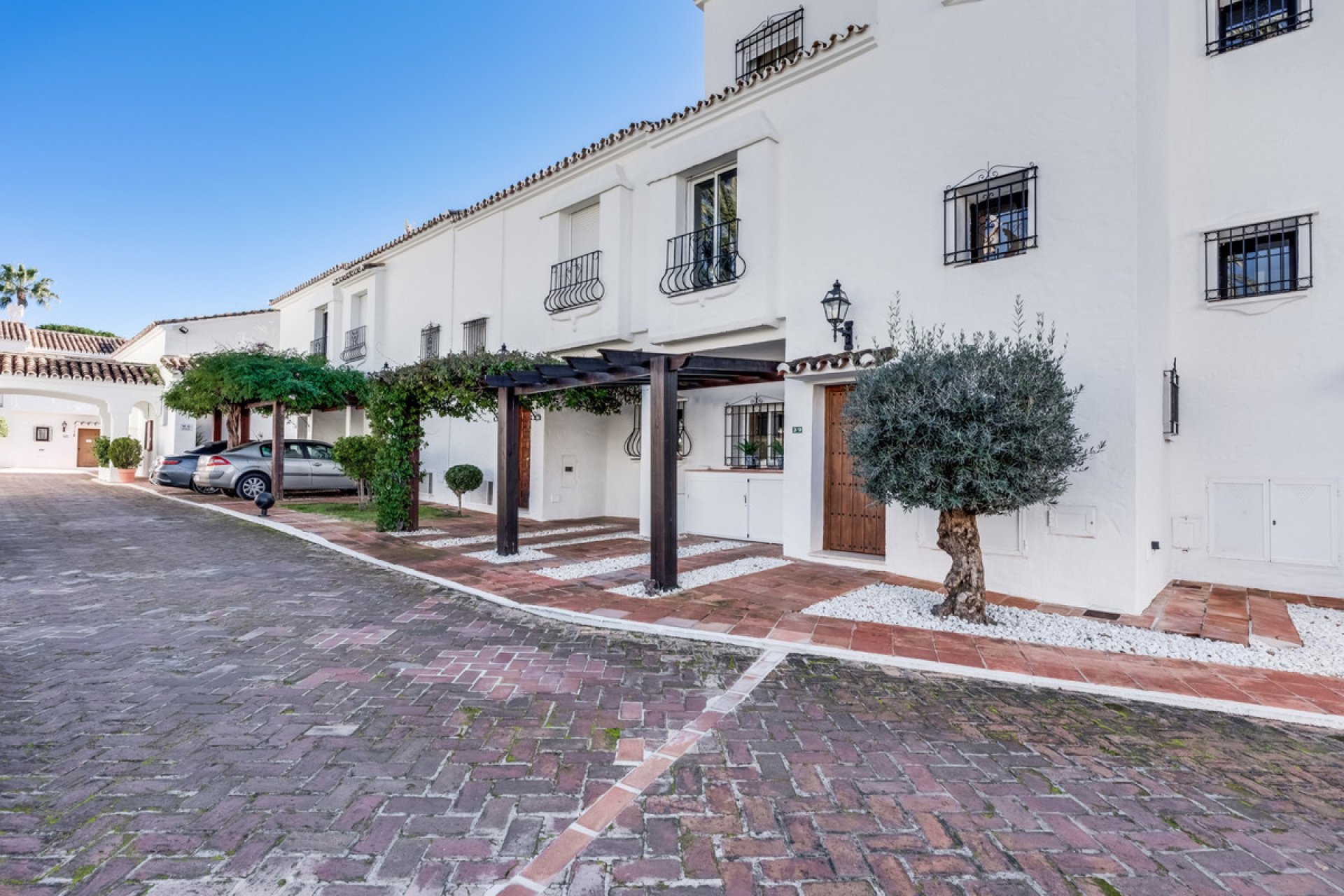 Resale - House - Townhouse - Marbella - Nueva Andalucia