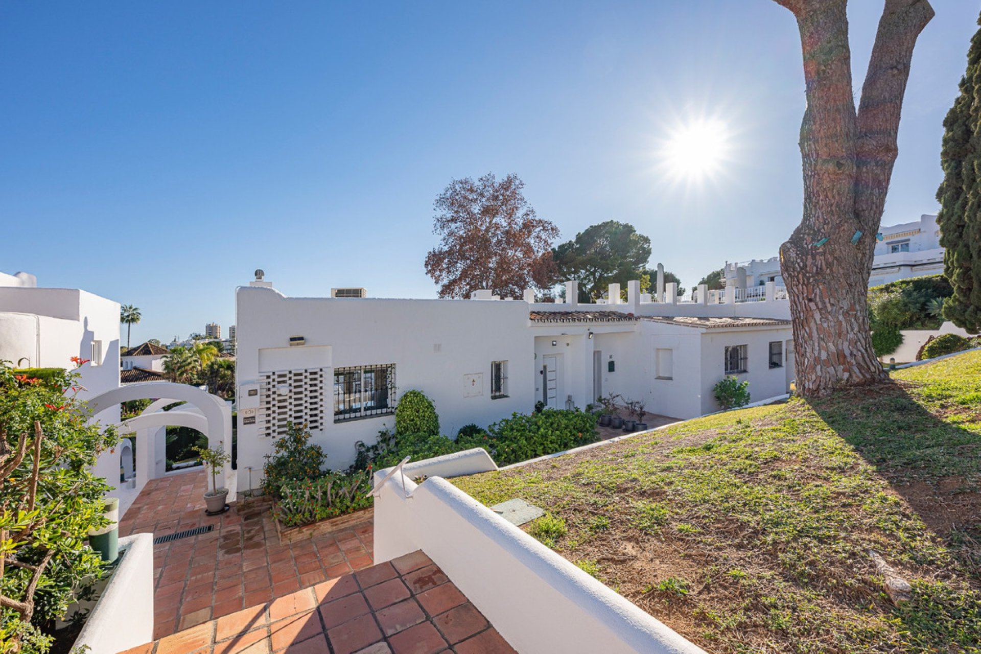 Resale - House - Townhouse - Marbella - Nueva Andalucia