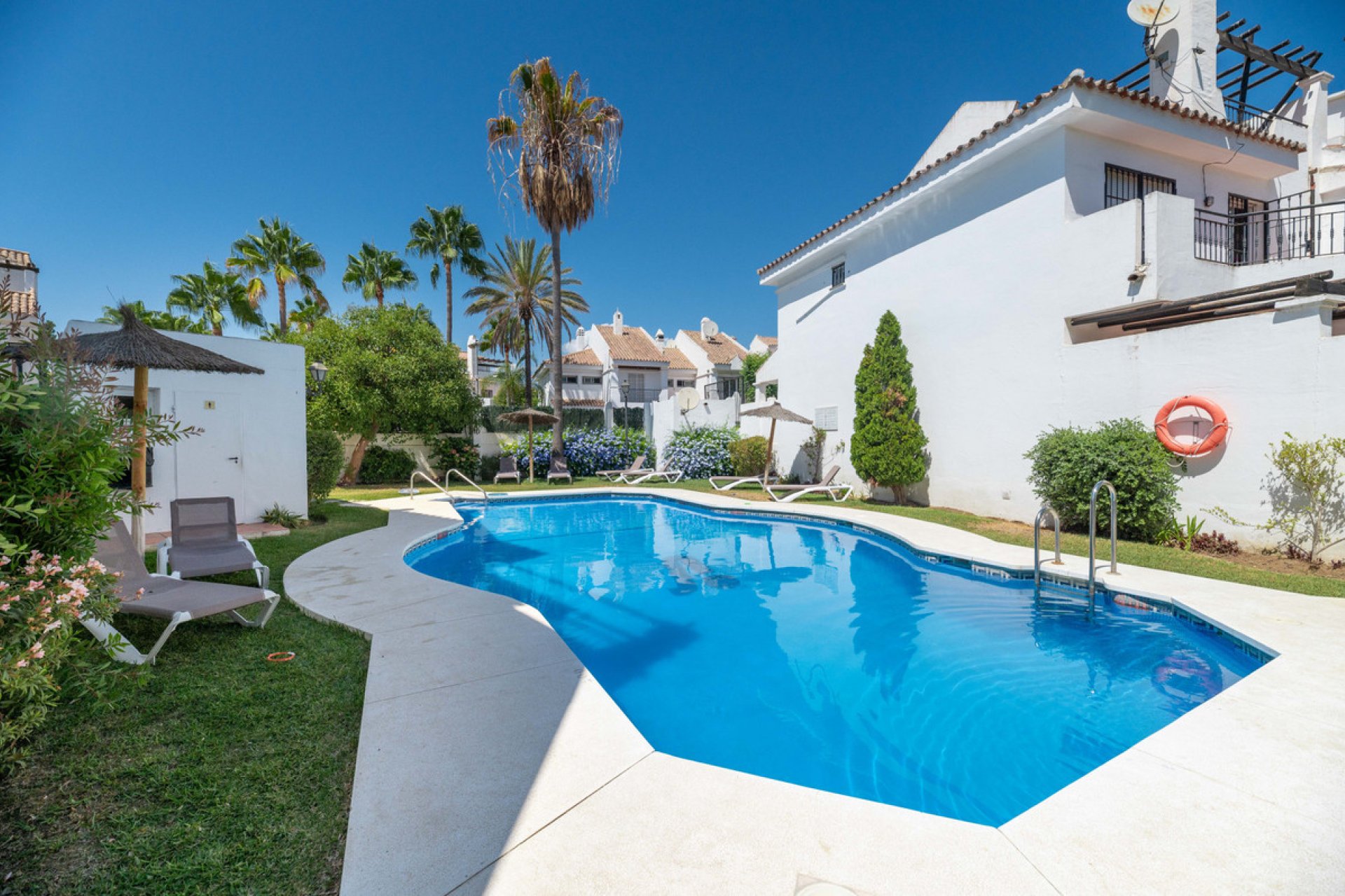 Resale - House - Townhouse - Marbella - Nueva Andalucia