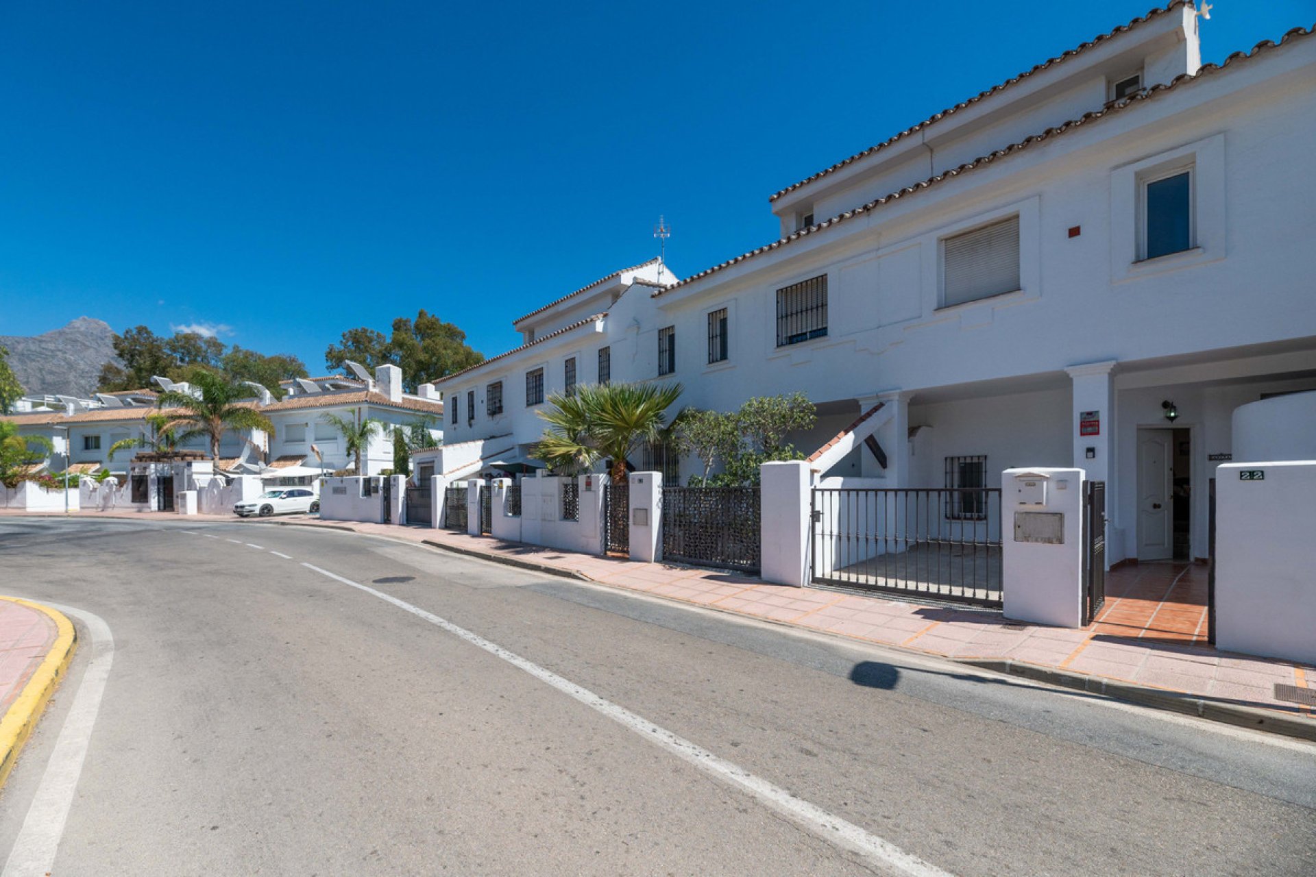 Resale - House - Townhouse - Marbella - Nueva Andalucia