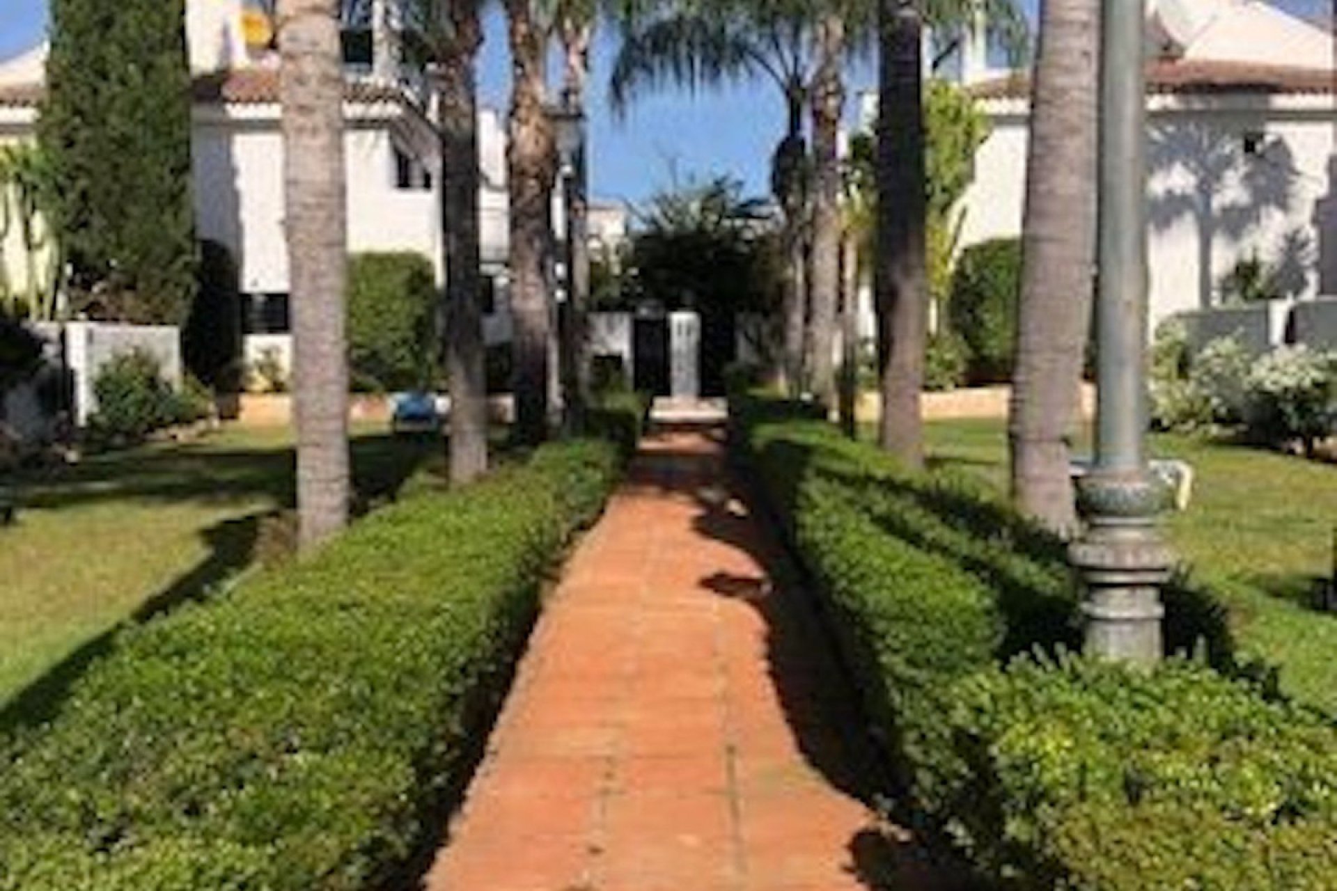 Resale - House - Townhouse - Marbella - Nueva Andalucia