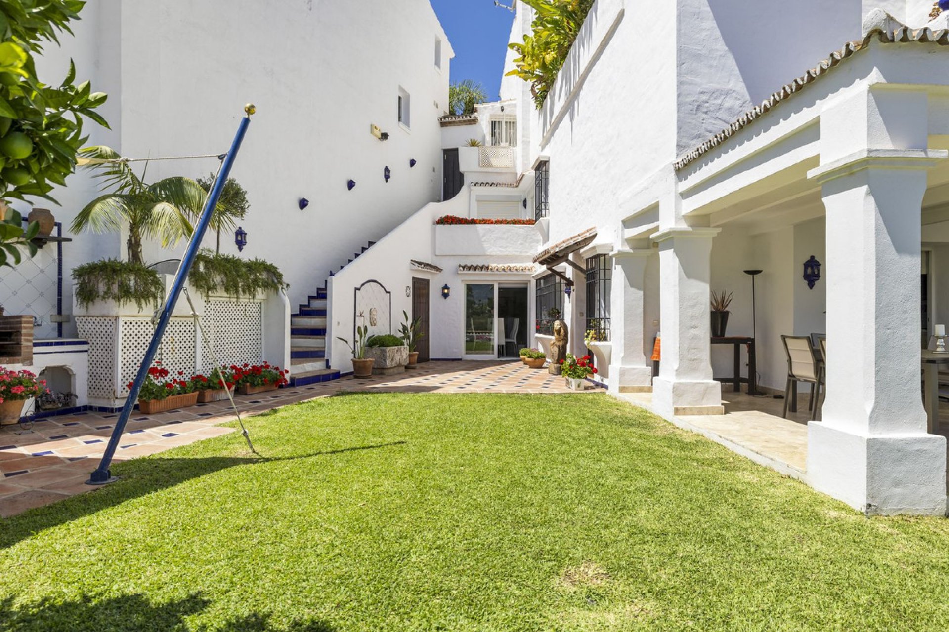 Resale - House - Townhouse - Marbella - Nueva Andalucia