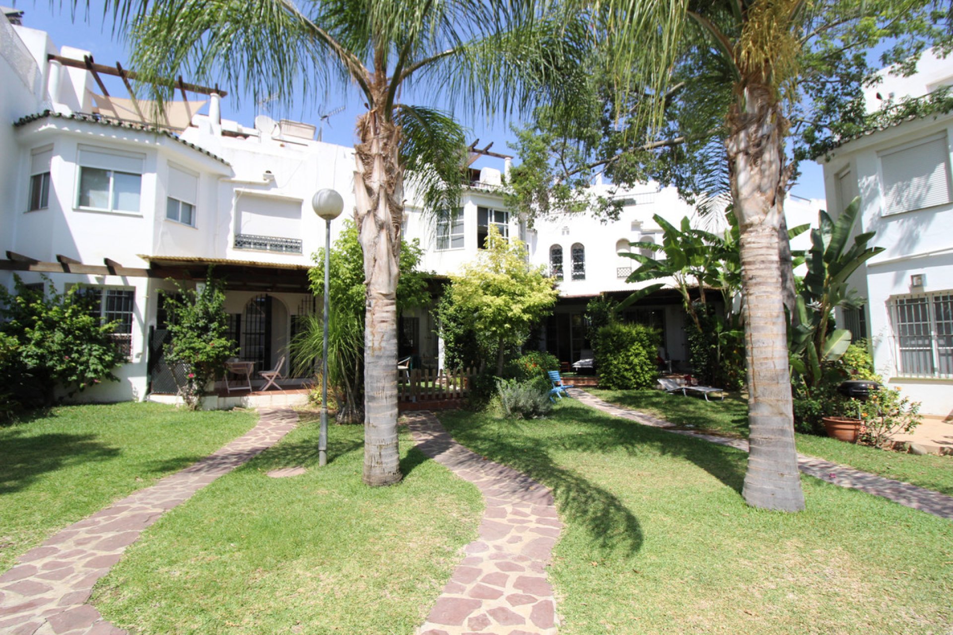 Resale - House - Townhouse - Marbella - Nueva Andalucia