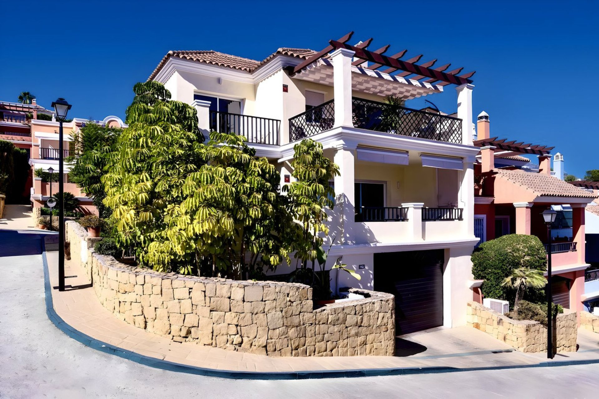 Resale - House - Townhouse - Marbella - Nueva Andalucia