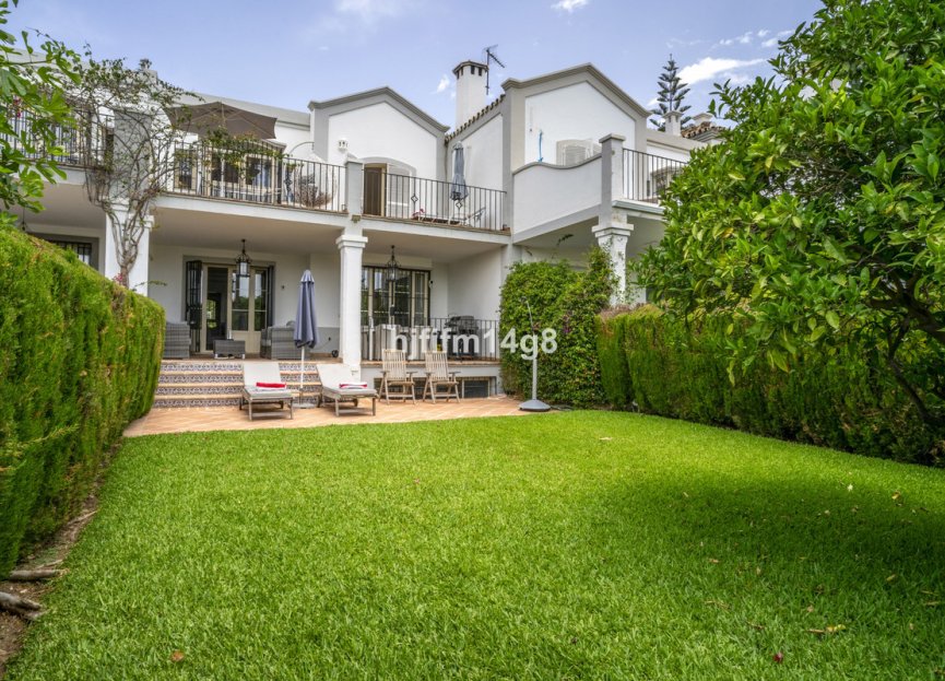 Resale - House - Townhouse - Marbella - Nueva Andalucia