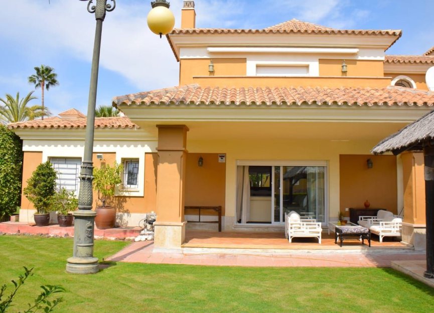 Resale - House - Townhouse - Marbella - Santa Clara