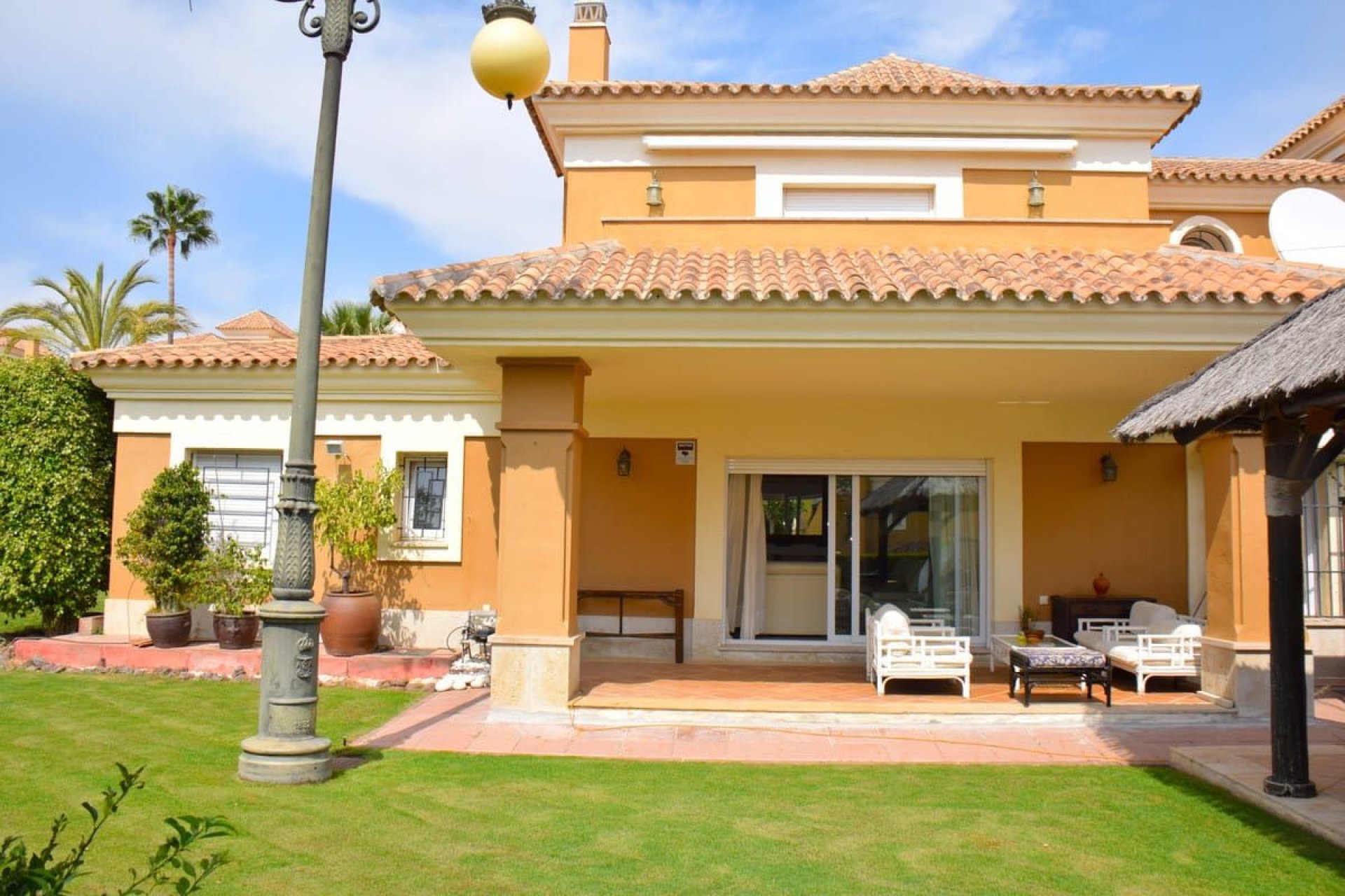 Resale - House - Townhouse - Marbella - Santa Clara