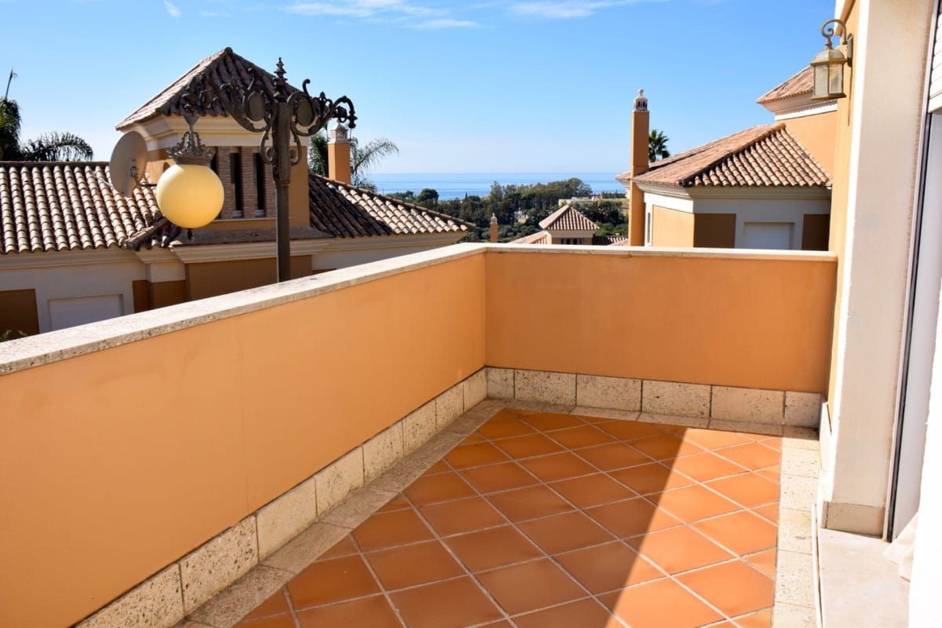 Resale - House - Townhouse - Marbella - Santa Clara