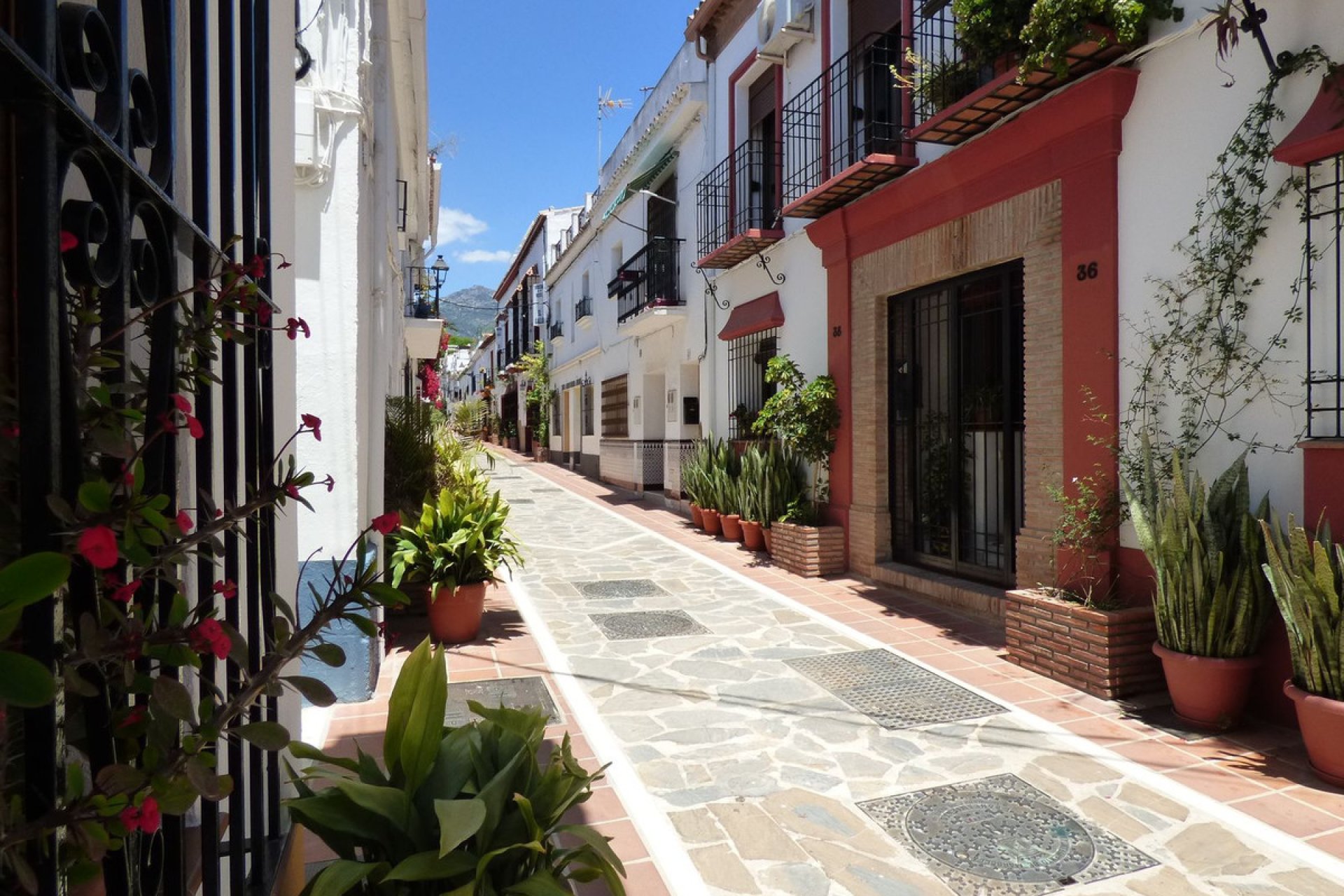 Resale - House - Townhouse - Marbella