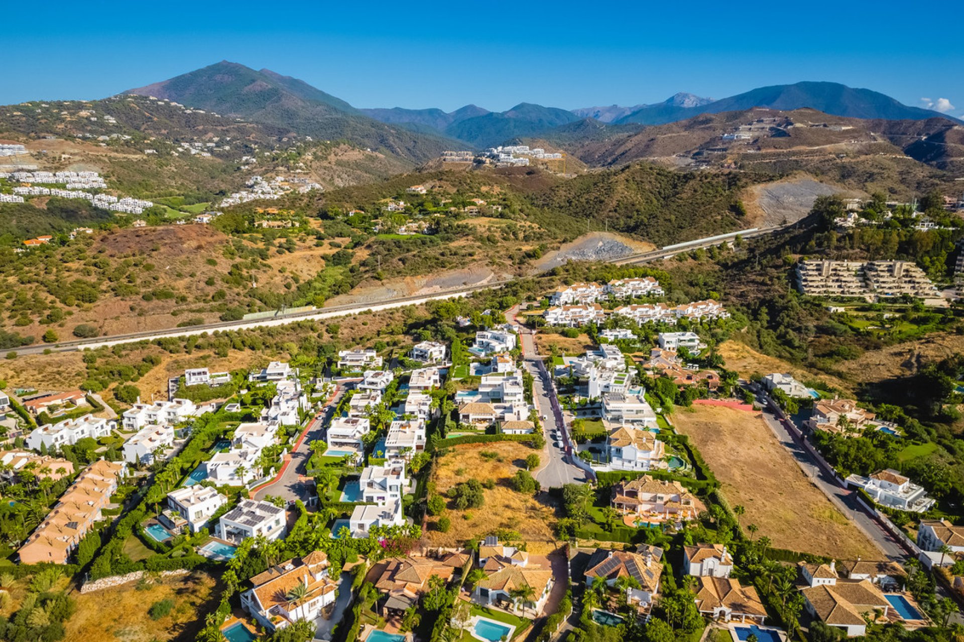 Resale - Plot - Land - Marbella - Nueva Andalucia