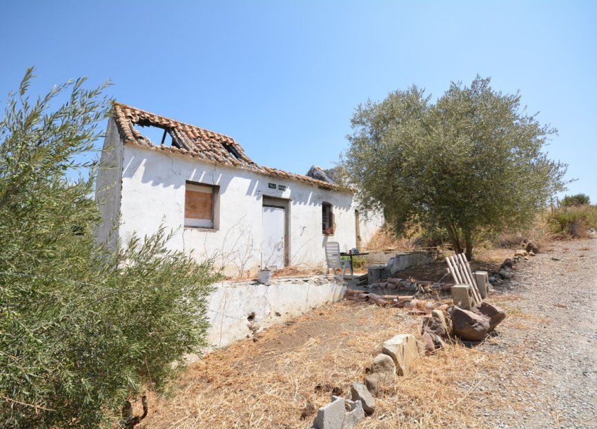 Resale - Plot - Land with Ruin - Estepona - Estepona Centro