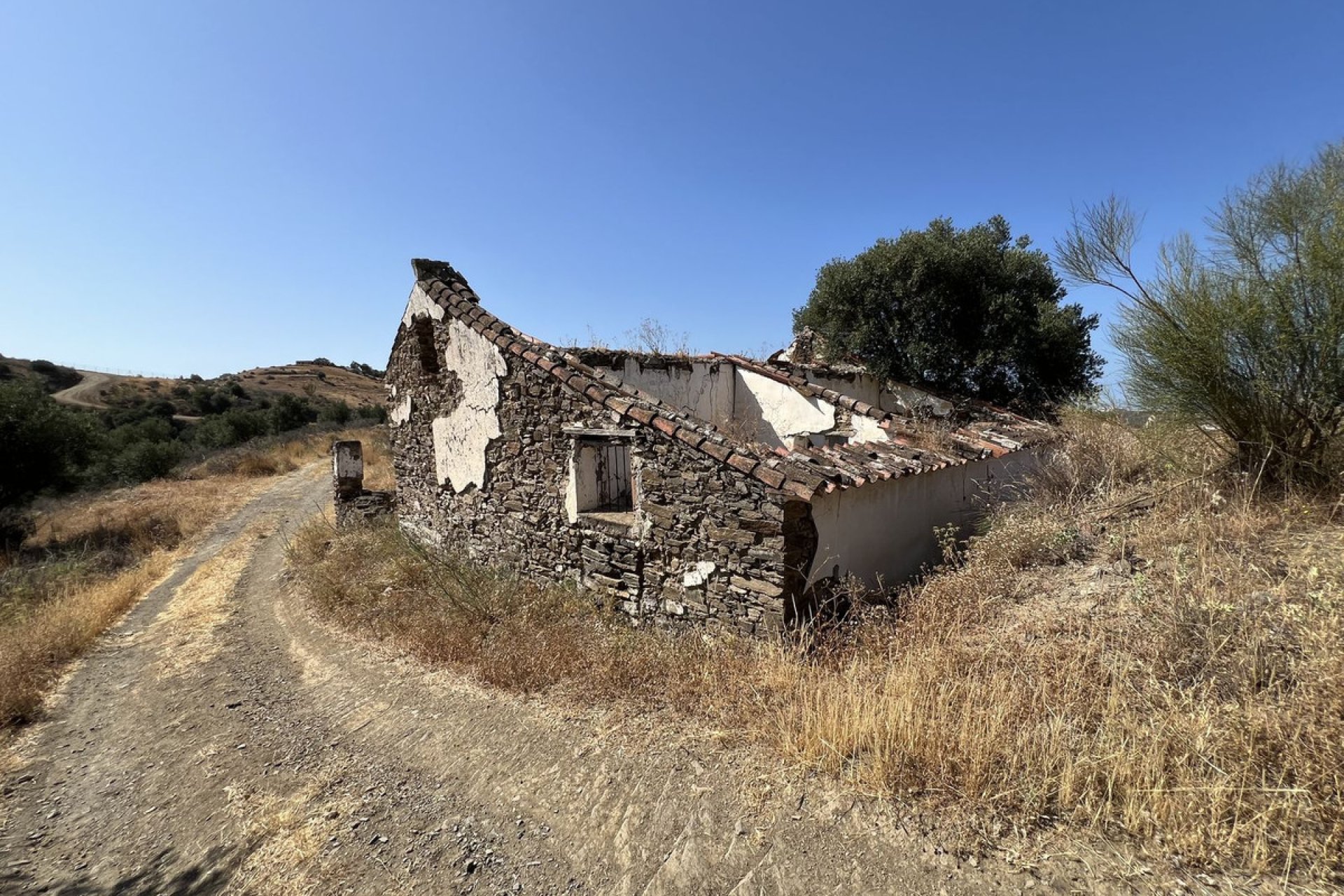 Resale - Plot - Land with Ruin - Mijas - La Cala