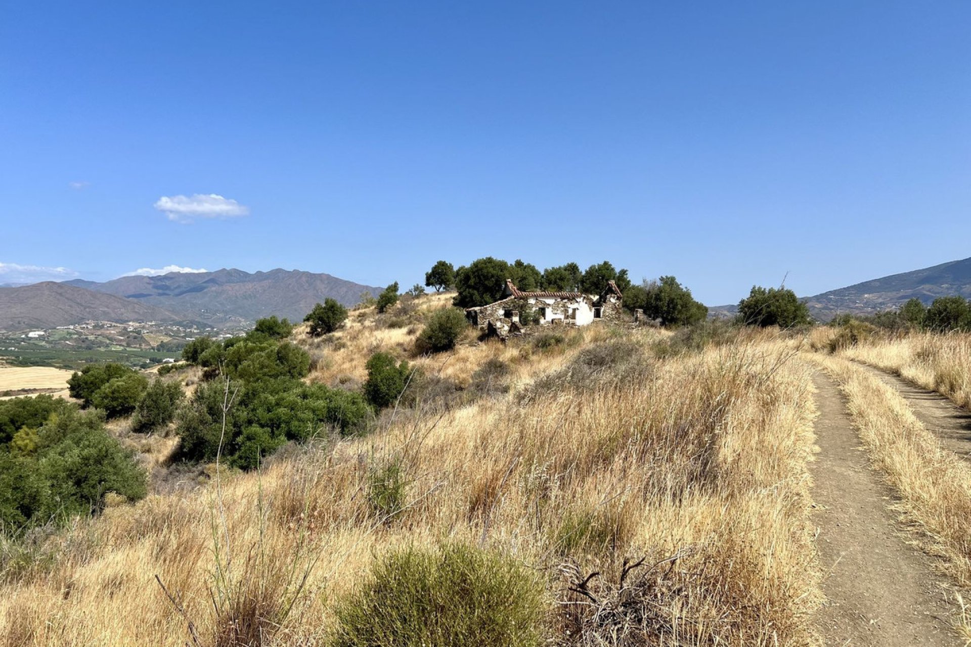 Resale - Plot - Land with Ruin - Mijas - La Cala