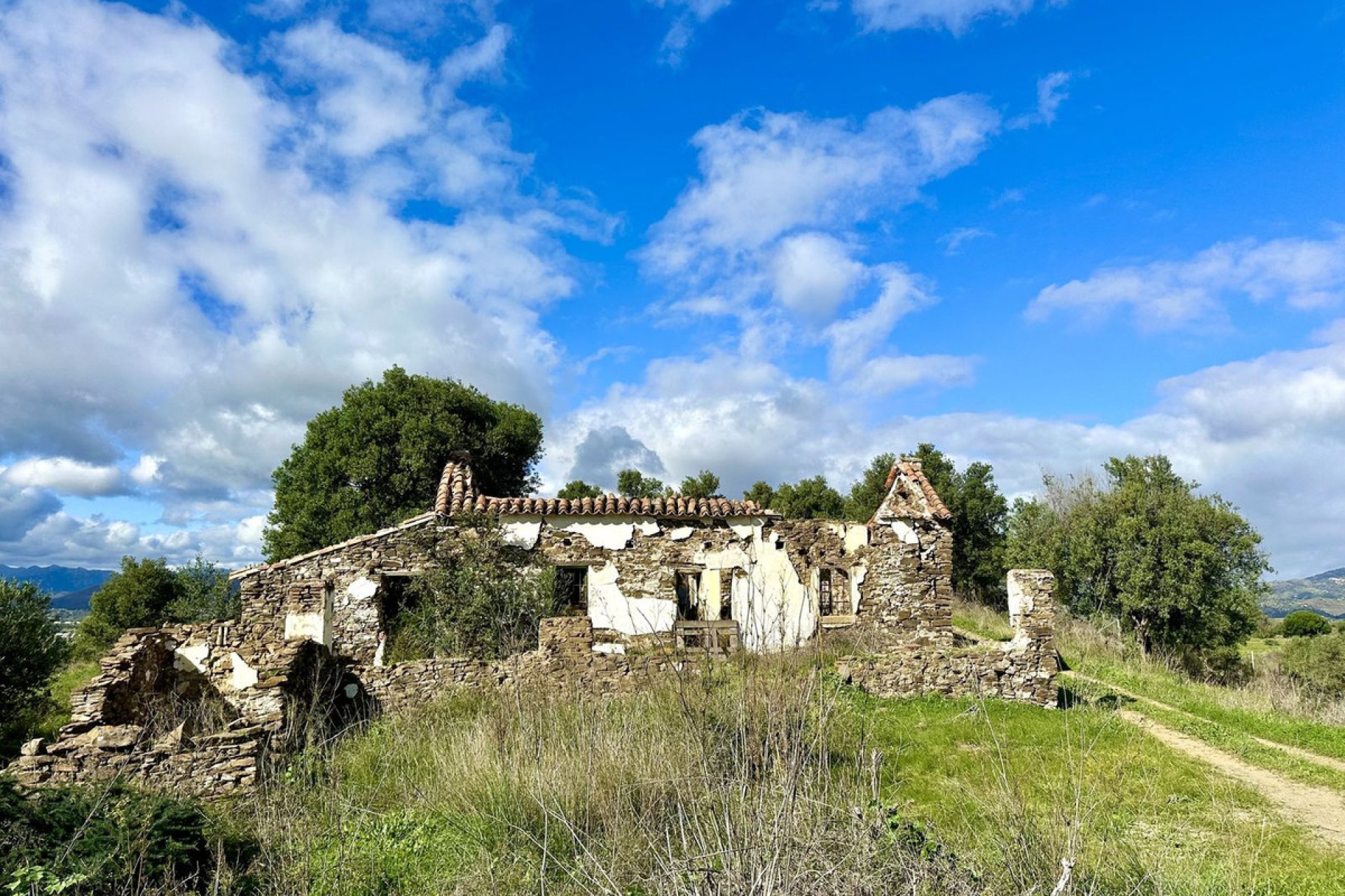 Resale - Plot - Land with Ruin - Mijas - La Cala