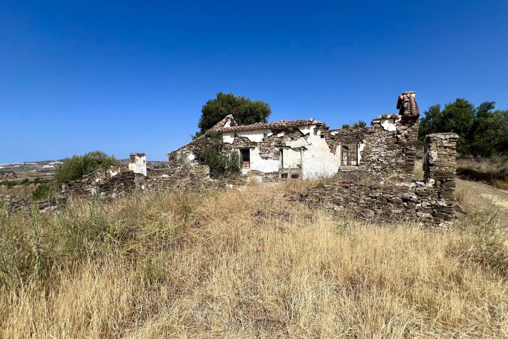 Resale - Plot - Land with Ruin - Mijas - La Cala