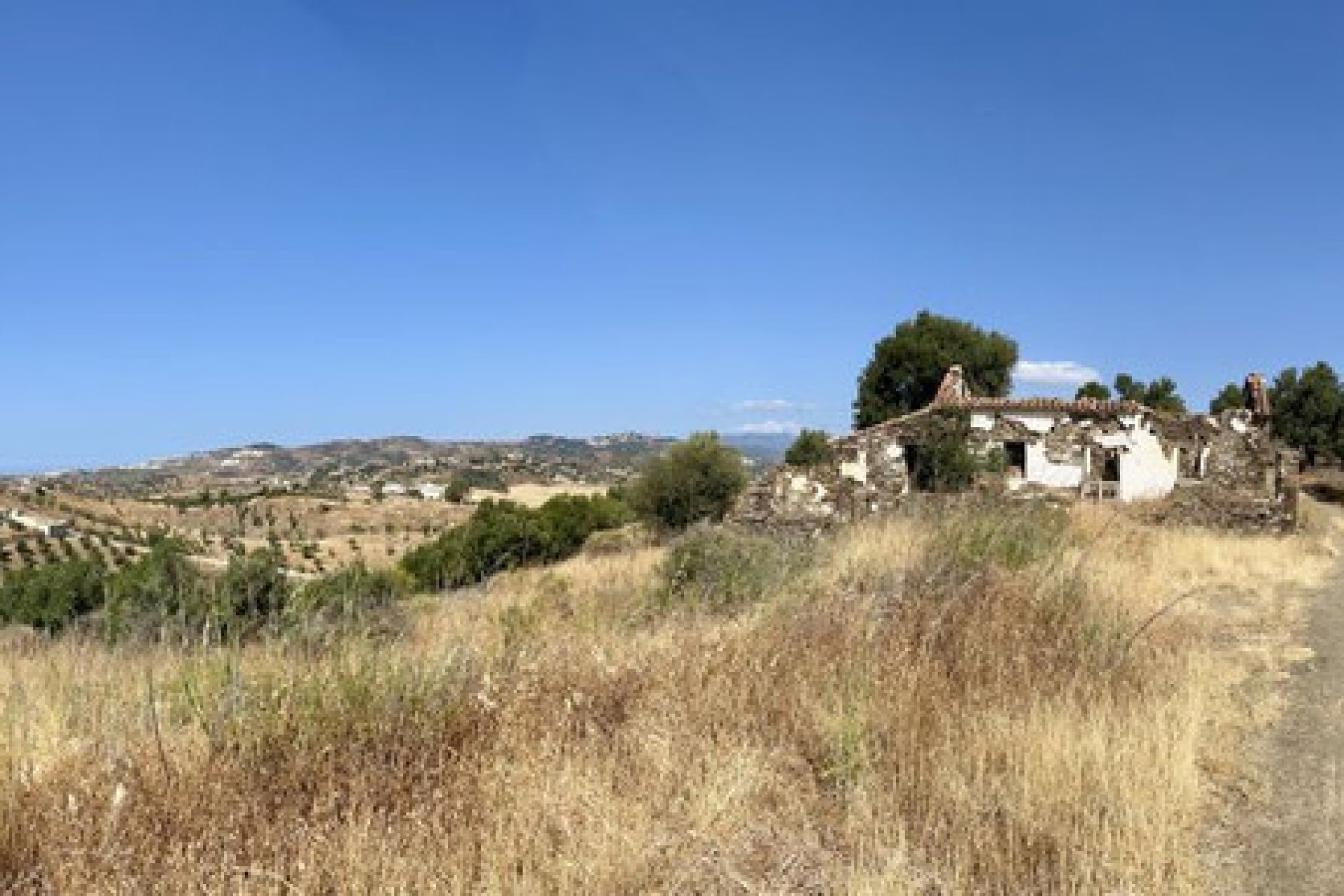 Resale - Plot - Land with Ruin - Mijas - La Cala