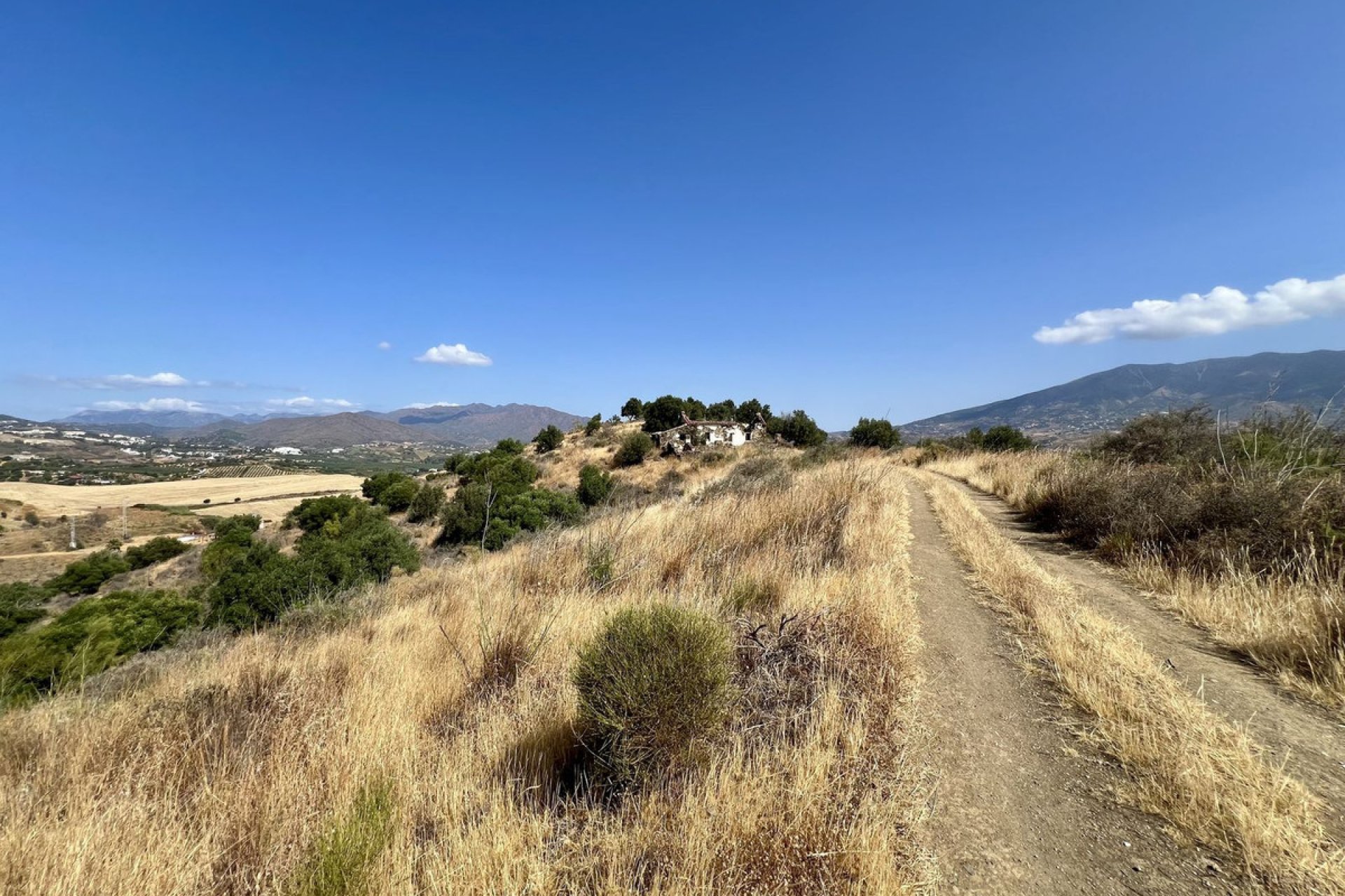 Resale - Plot - Land with Ruin - Mijas - La Cala