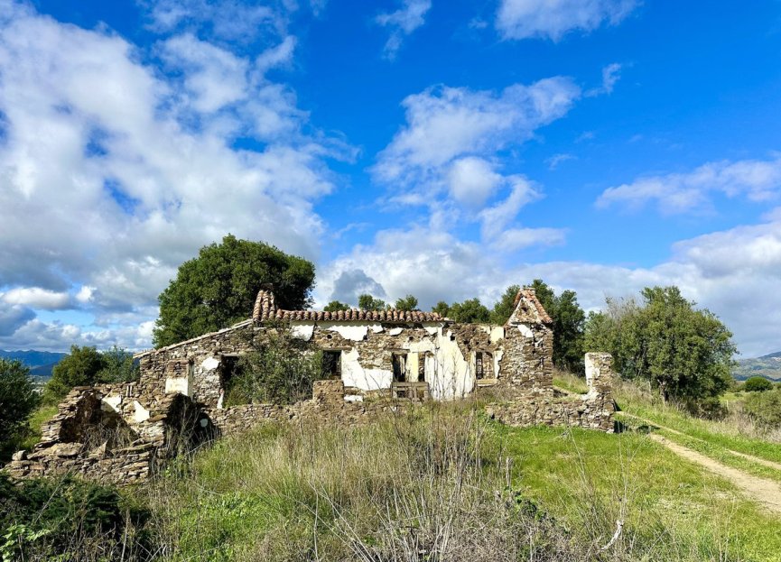 Resale - Plot - Land with Ruin - Mijas - La Cala