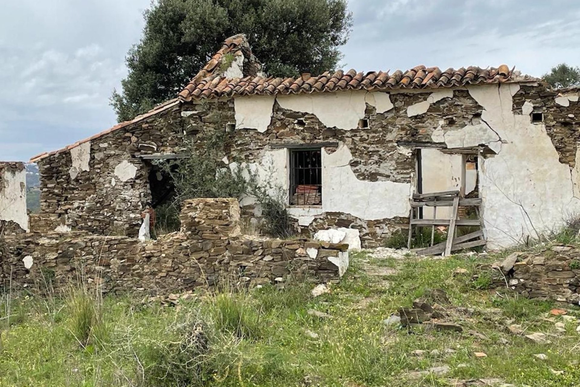 Resale - Plot - Land with Ruin - Mijas - La Cala