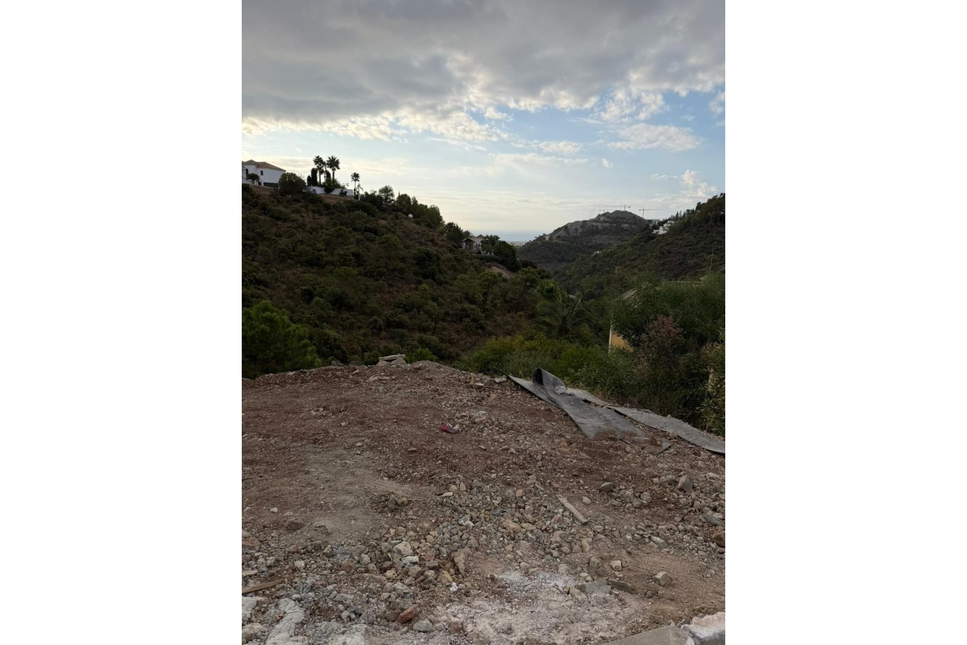 Resale - Plot - Residential Plot - Benahavís - El Madroñal