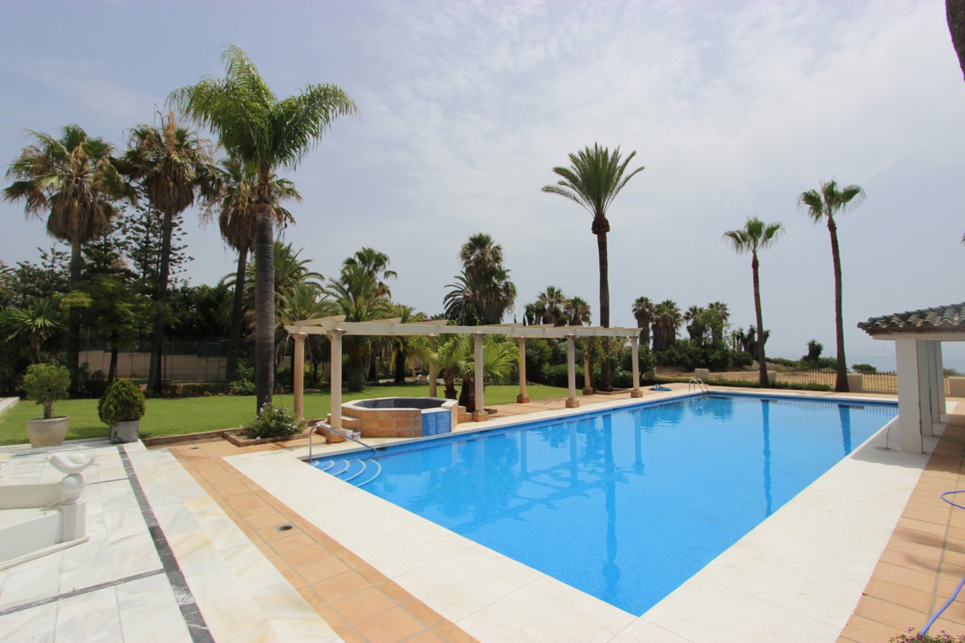 Resale - Plot - Residential Plot - Estepona - Estepona Centro