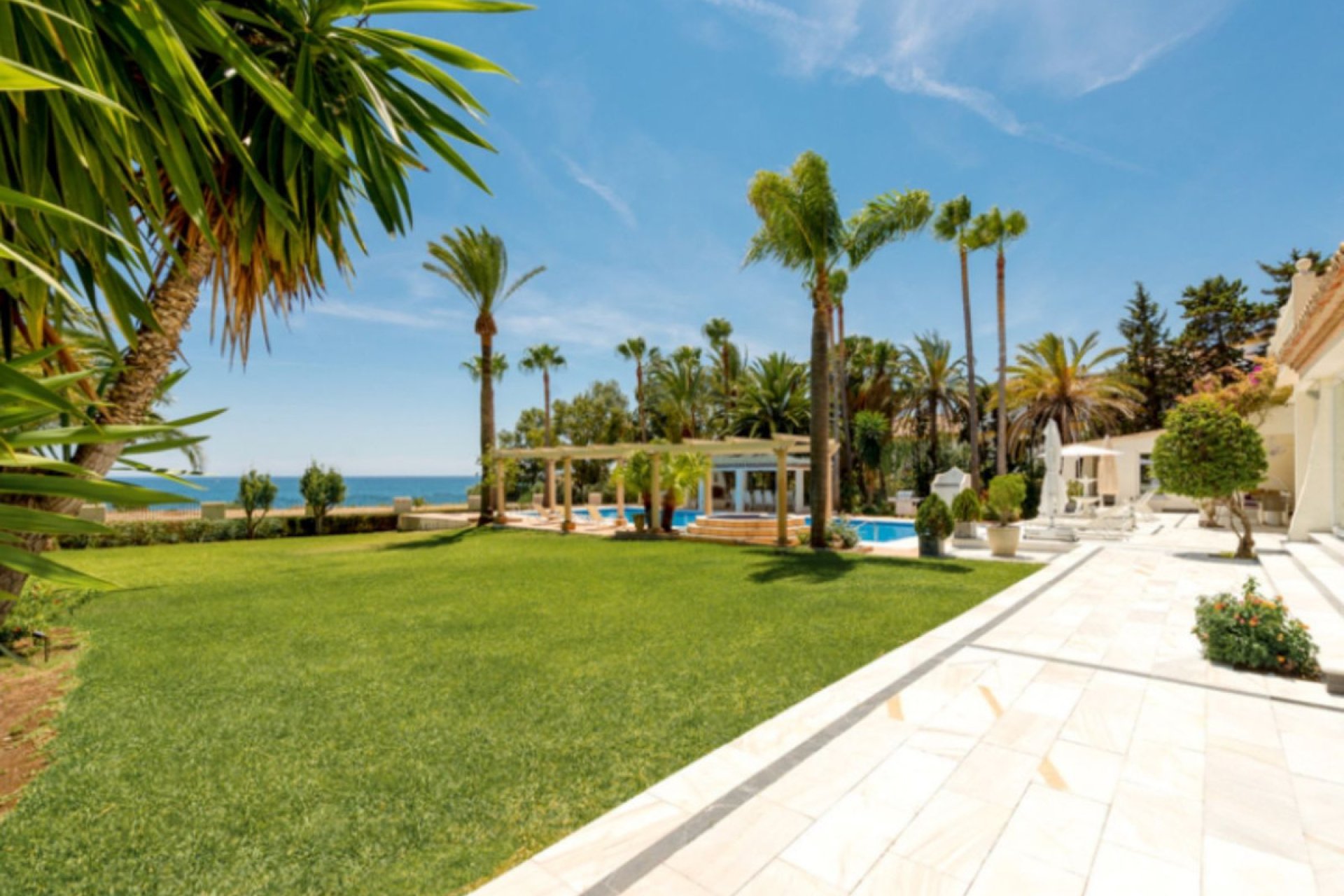 Resale - Plot - Residential Plot - Estepona - Estepona Centro