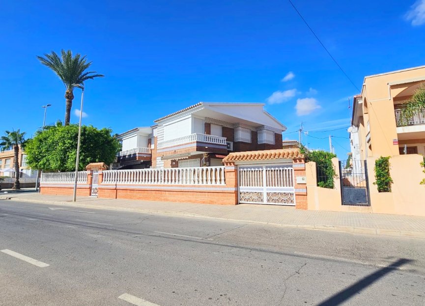 Resale - Villa - Los Alcazares