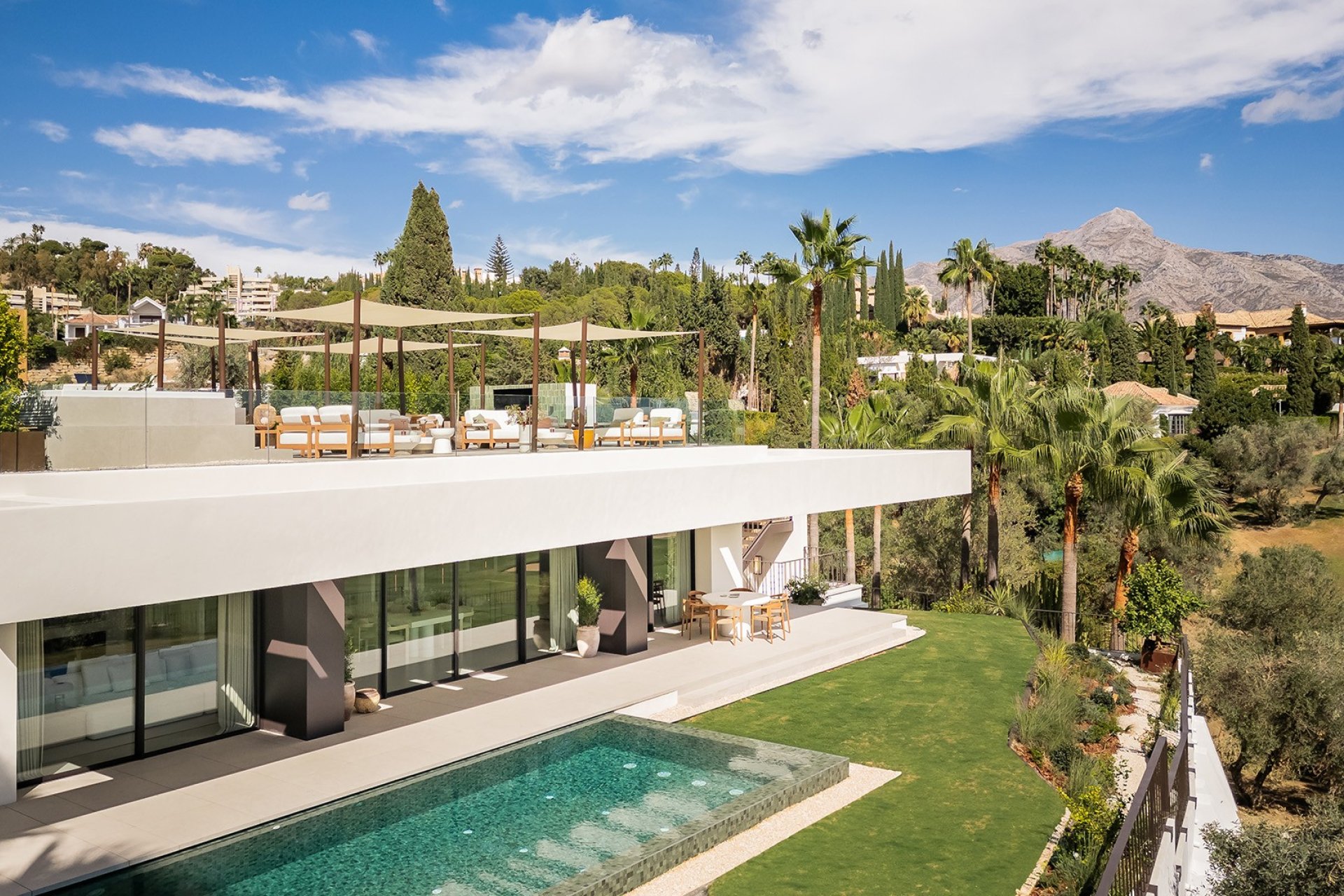 Resale - Villa - Marbella - Nueva Andalucia