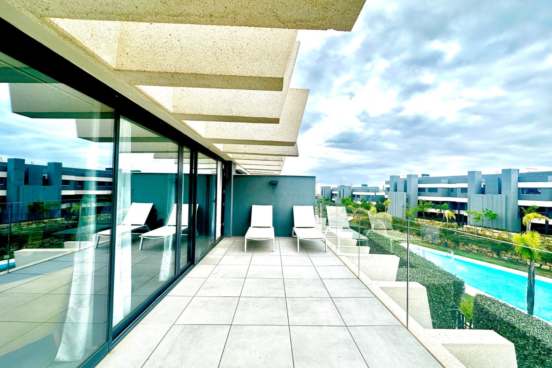 Reventa - Apartamento / piso - Estepona