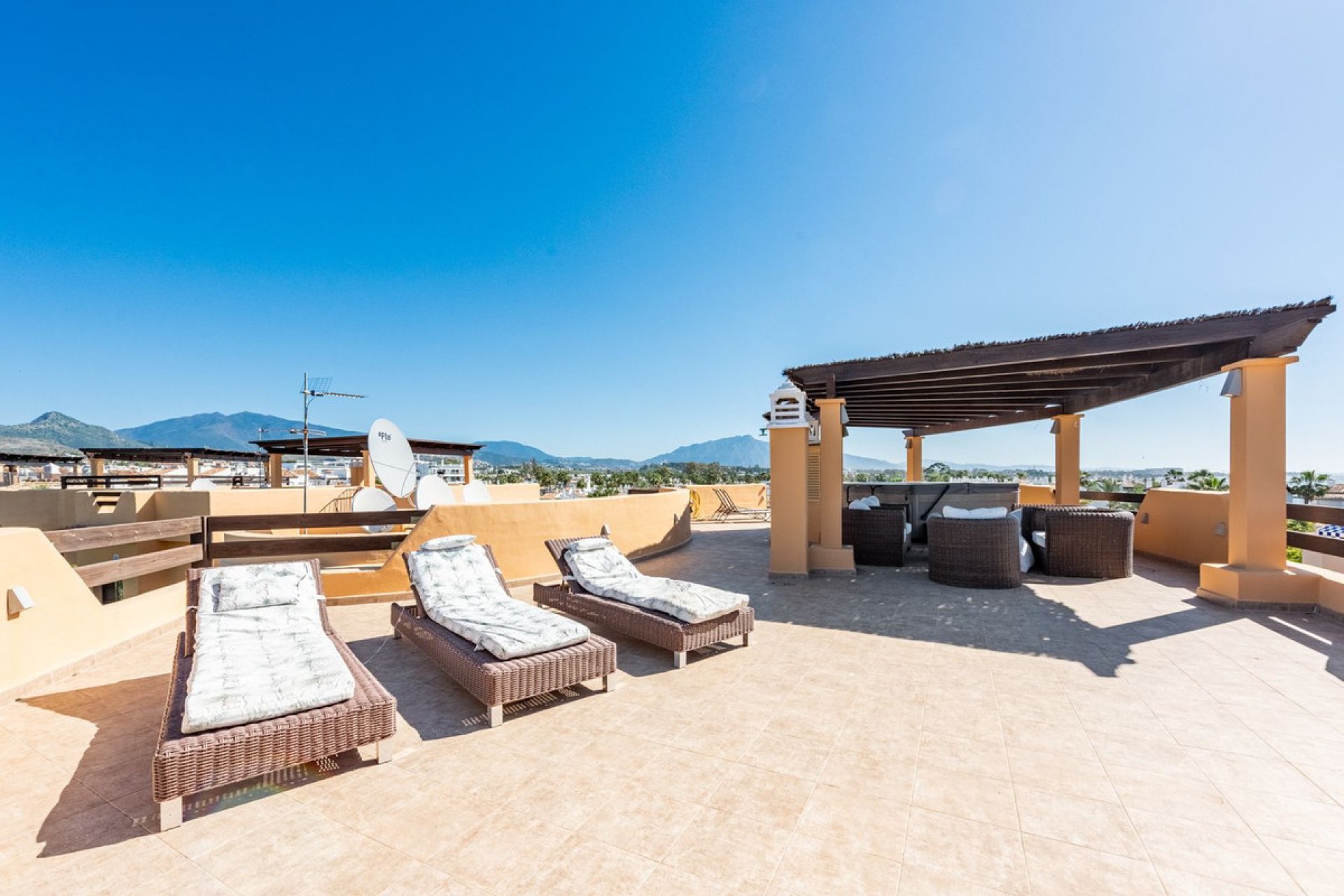 Reventa - Apartment - Penthouse - Estepona - Costalita