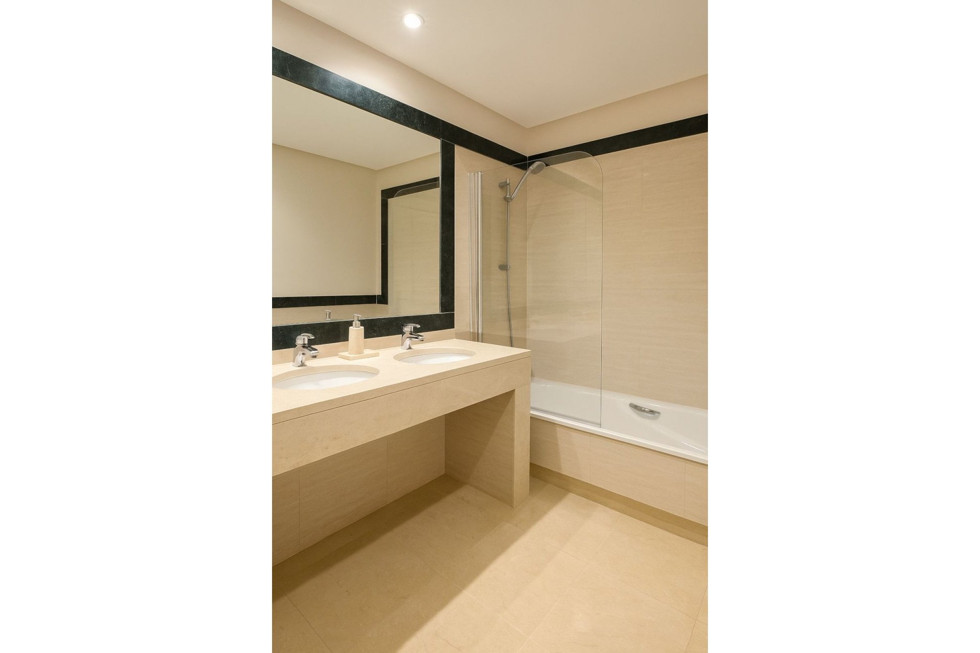 Reventa - Ground floor apartment - Benahavís - Benahavís Centro