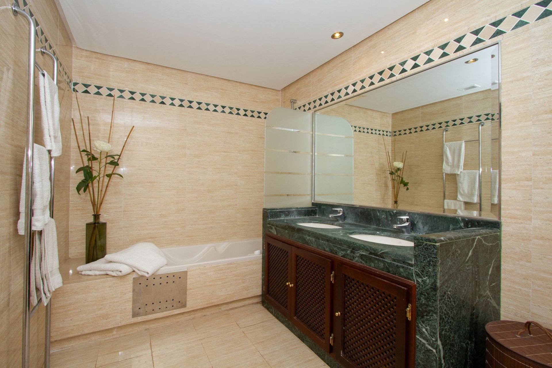 Reventa - Ground floor apartment - Marbella - La Mairena