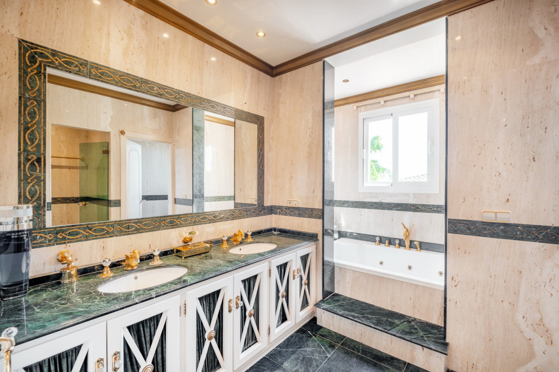 Reventa - House - Detached Villa - Benahavís - Benahavís Centro