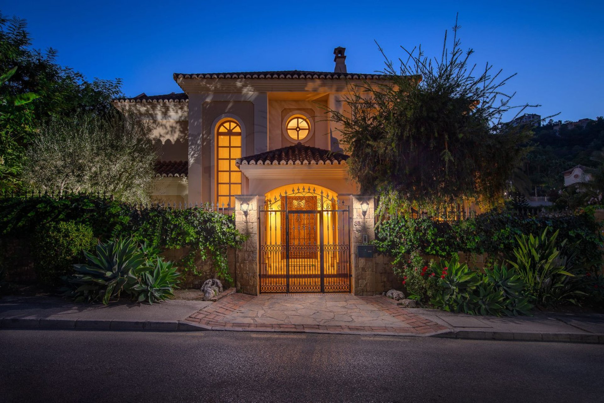 Reventa - House - Detached Villa - Benahavís - Los Arqueros