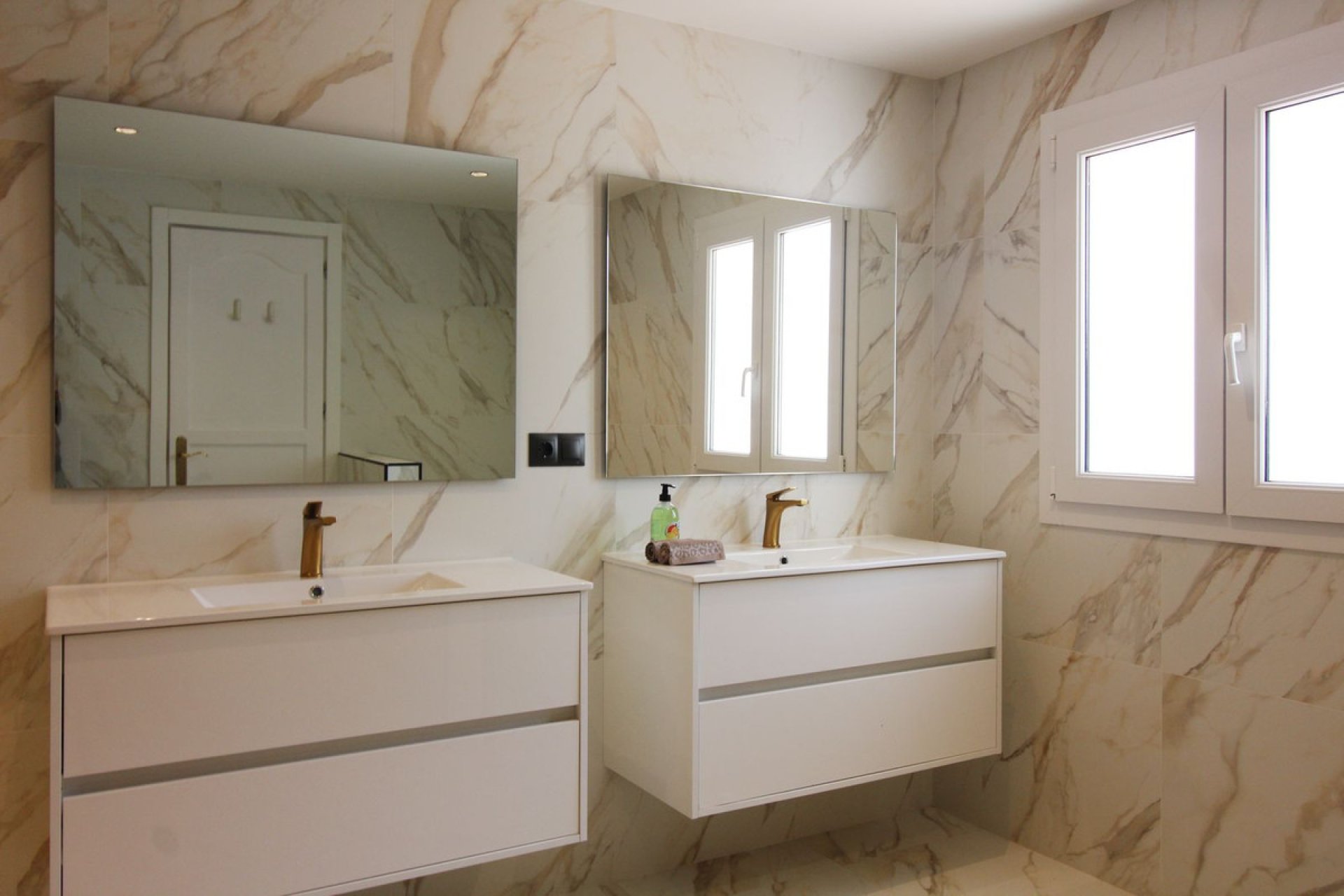 Reventa - House - Detached Villa - Benalmádena - Benalmadena Centro