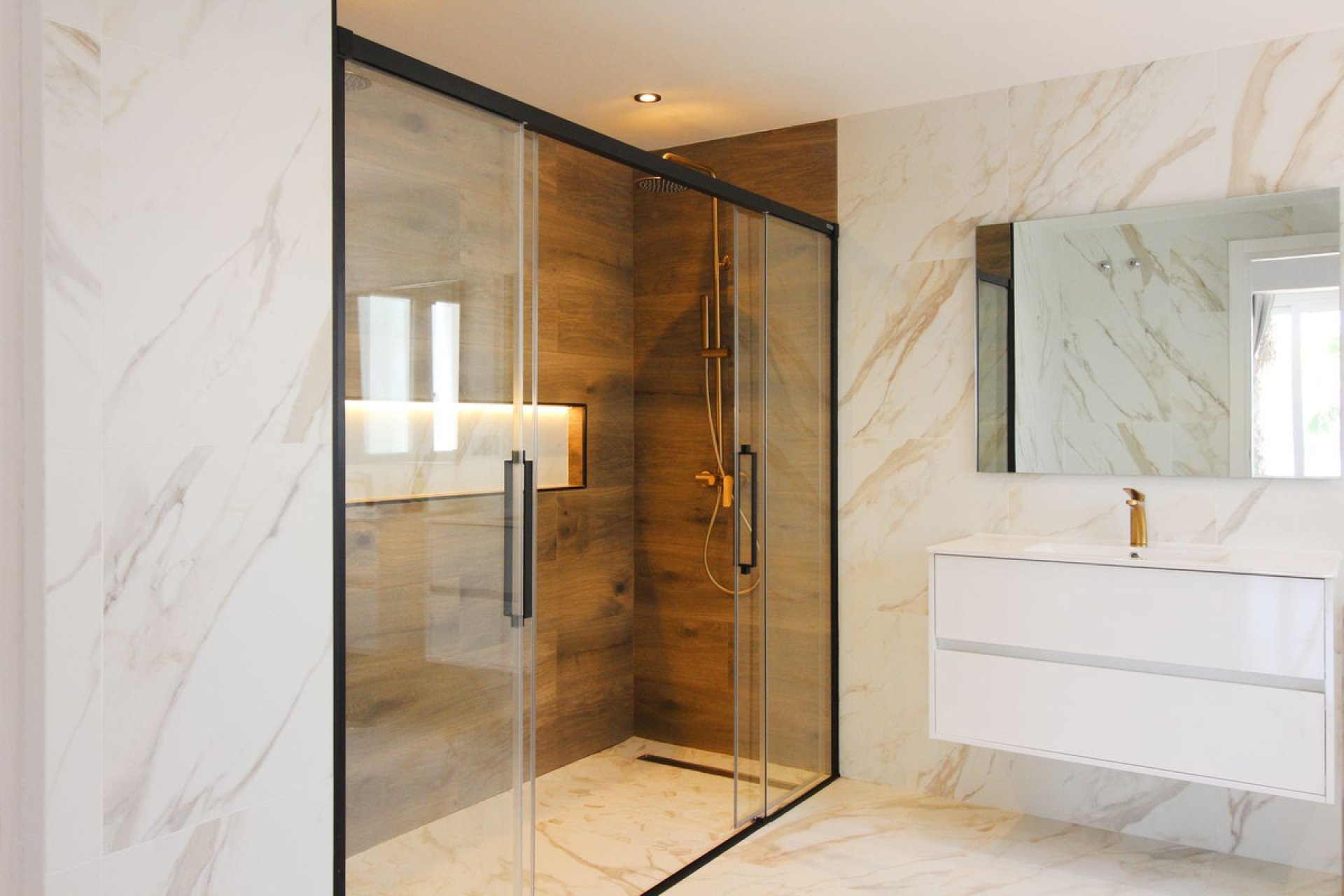 Reventa - House - Detached Villa - Benalmádena - Benalmadena Centro