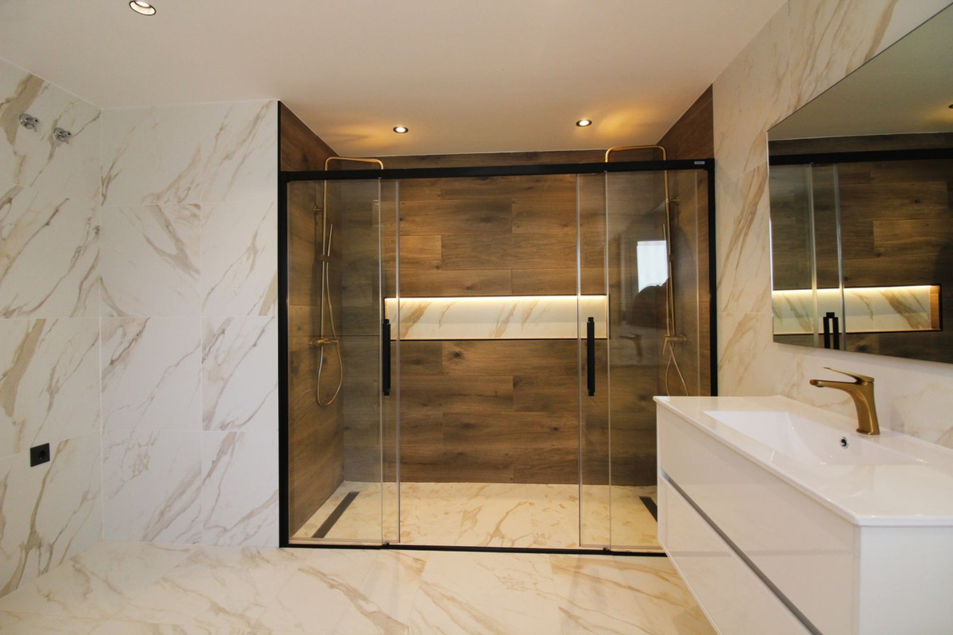 Reventa - House - Detached Villa - Benalmádena - Benalmadena Centro