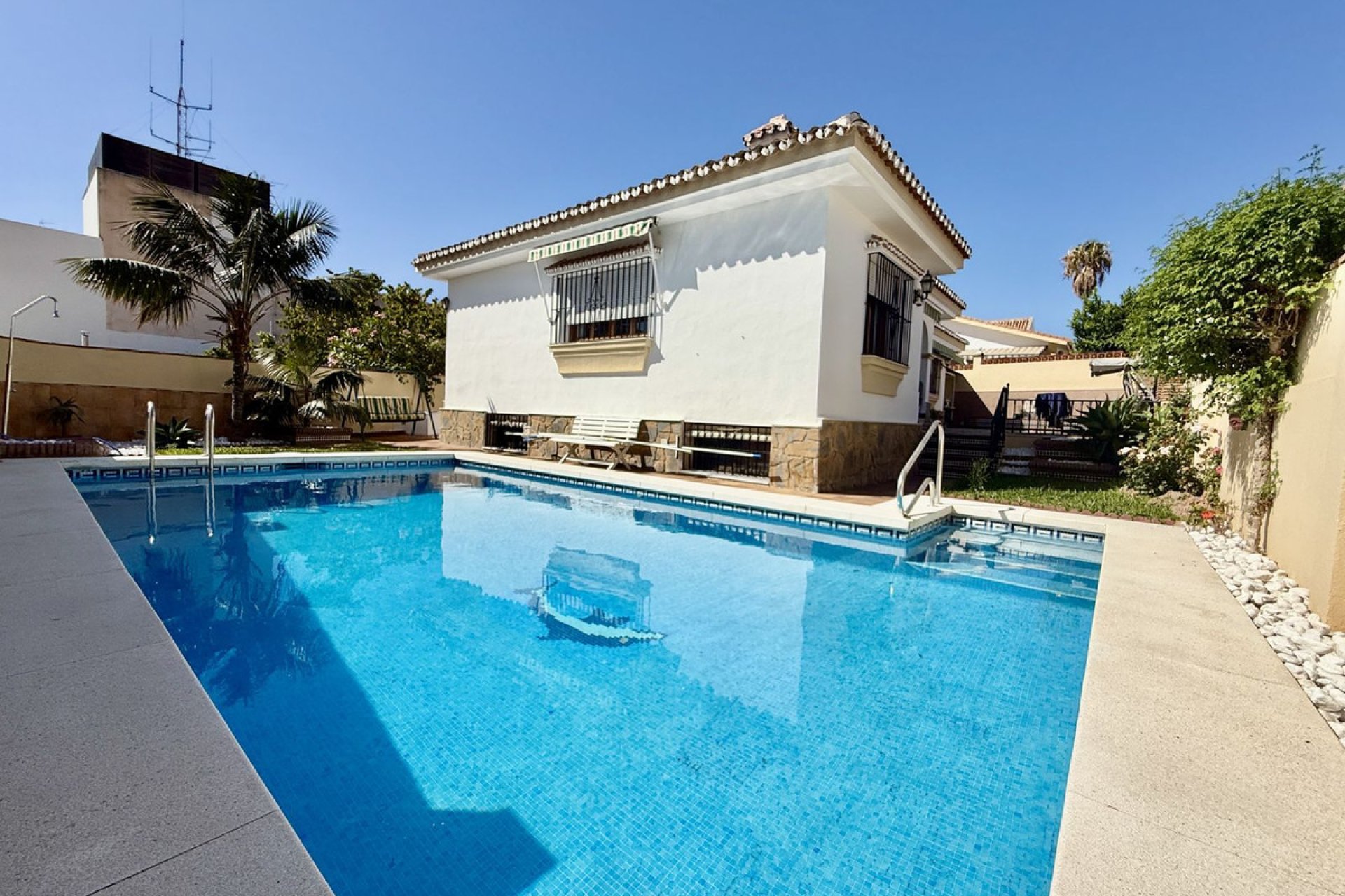 Reventa - House - Detached Villa - Benalmádena - Benalmadena Centro