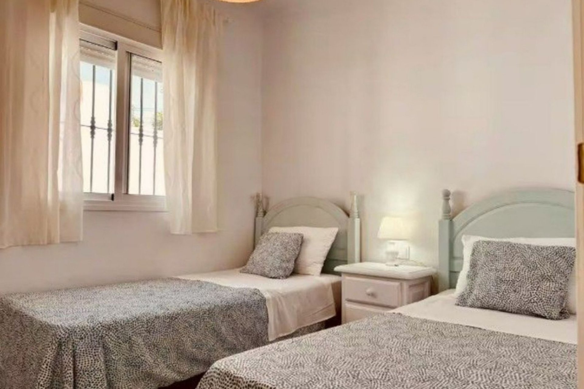 Reventa - House - Detached Villa - Estepona - Estepona Centro