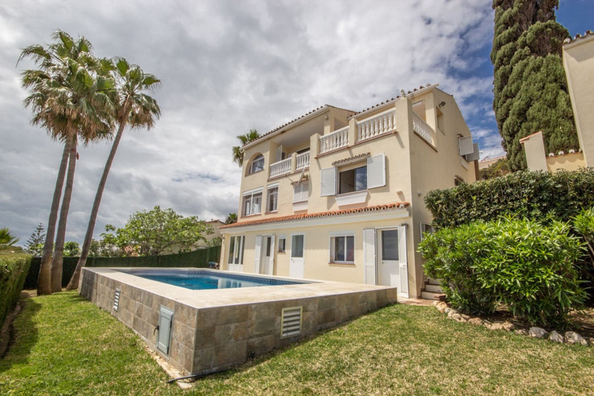 Reventa - House - Detached Villa - Estepona - Estepona Centro