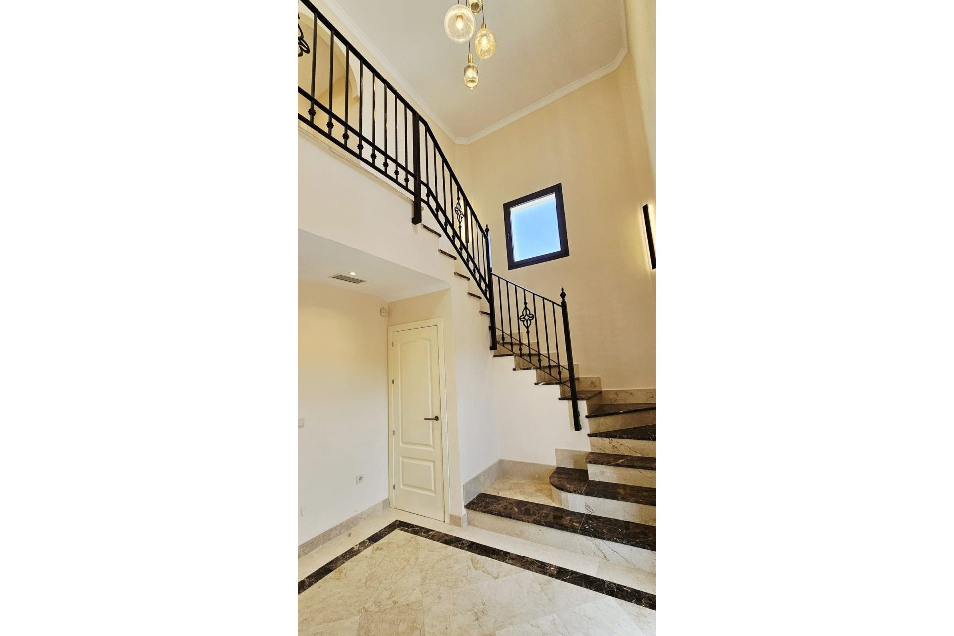 Reventa - House - Detached Villa - Estepona - Estepona Centro