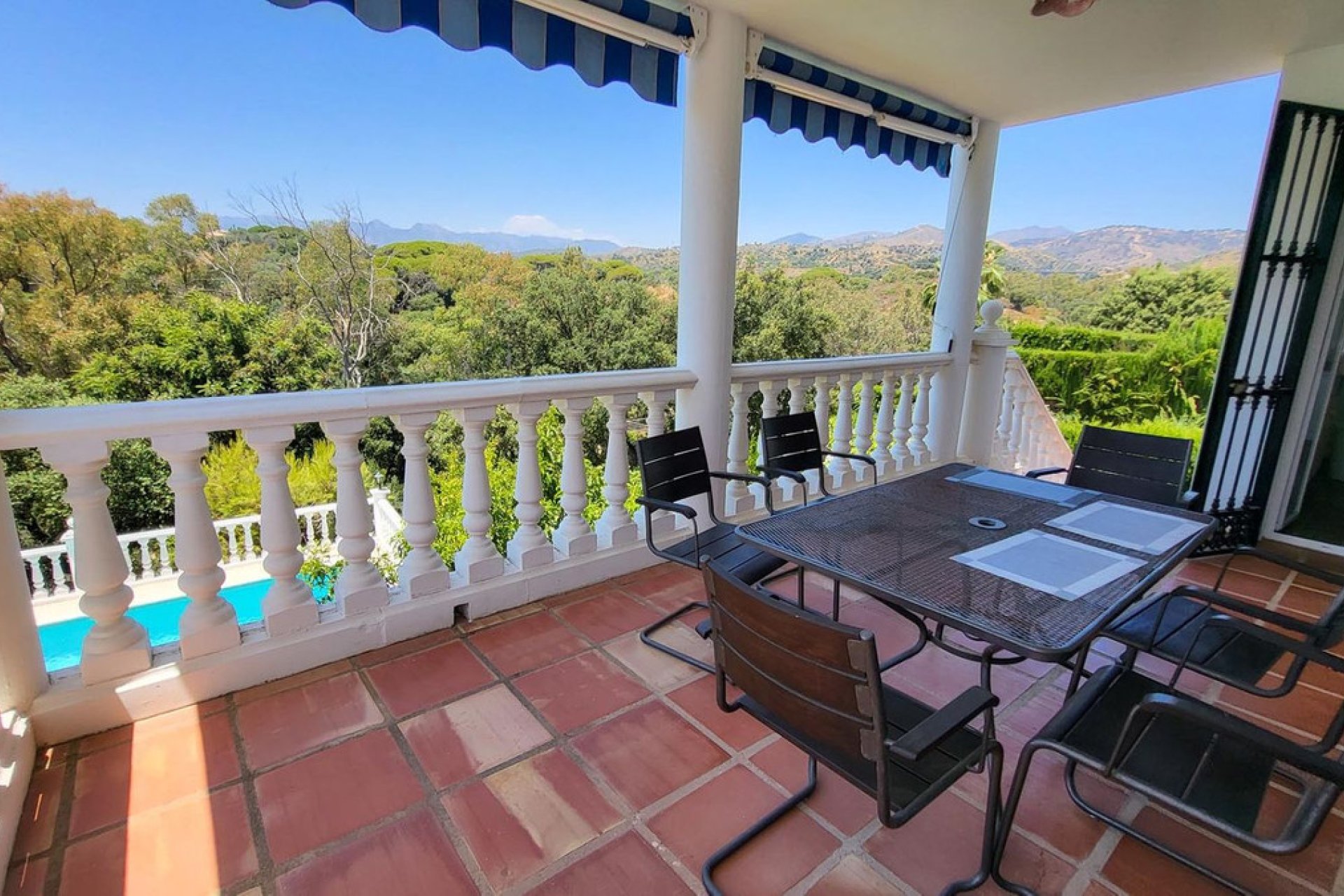 Reventa - House - Detached Villa - Marbella - Elviria