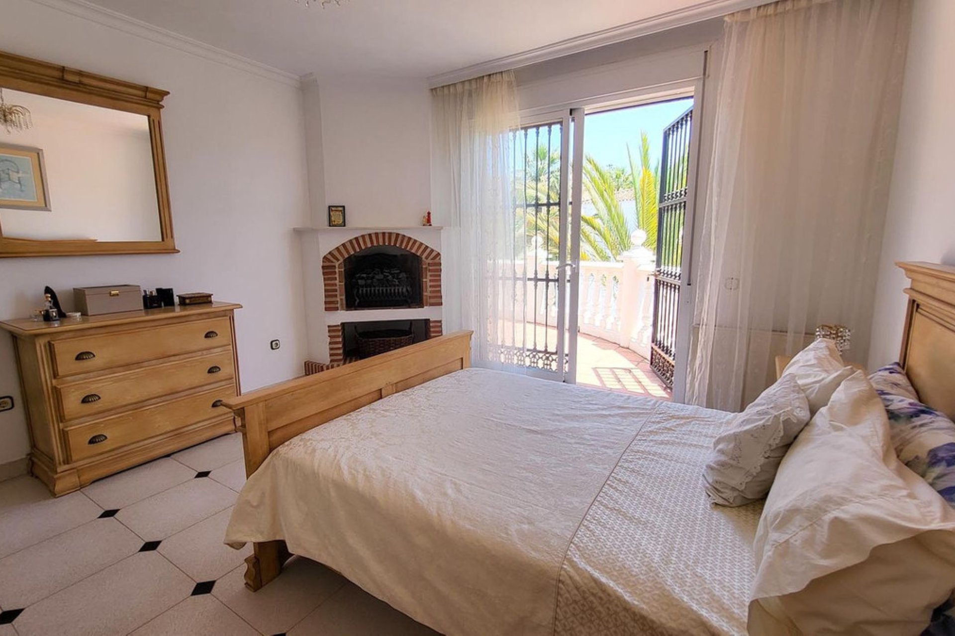 Reventa - House - Detached Villa - Marbella - Elviria