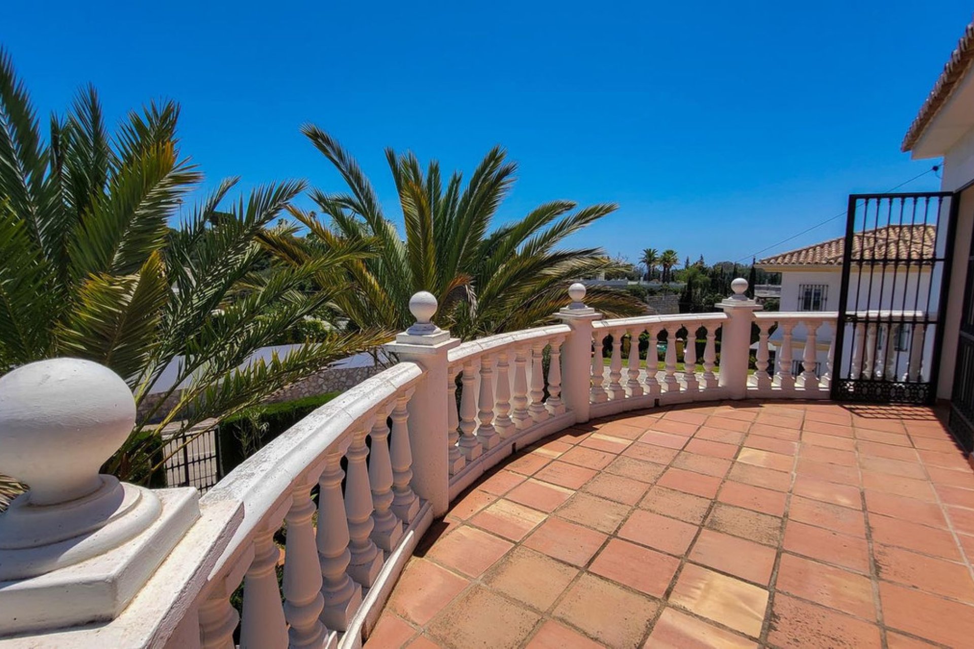 Reventa - House - Detached Villa - Marbella - Elviria