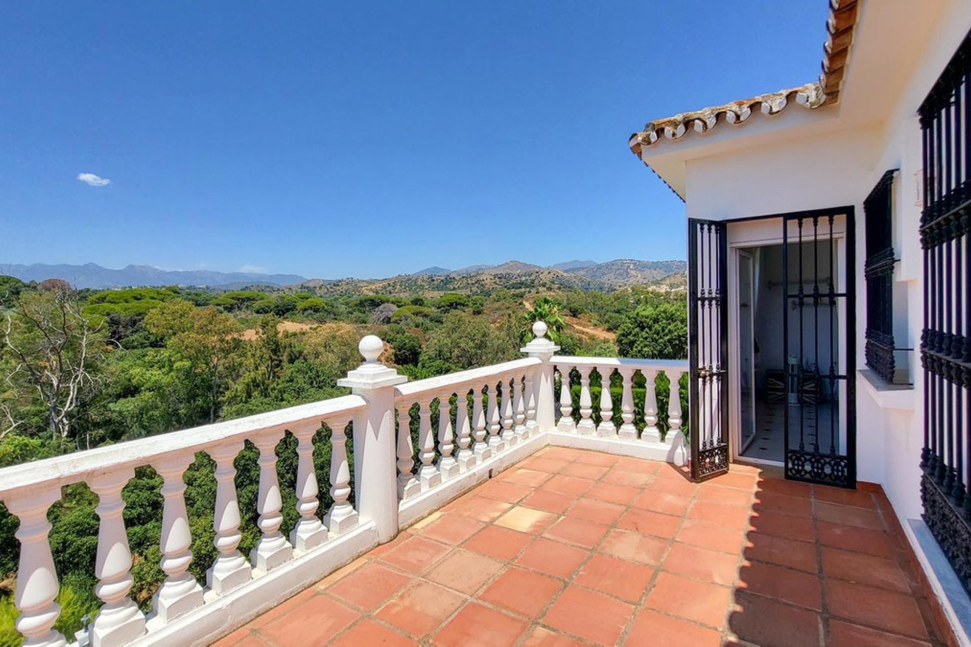 Reventa - House - Detached Villa - Marbella - Elviria