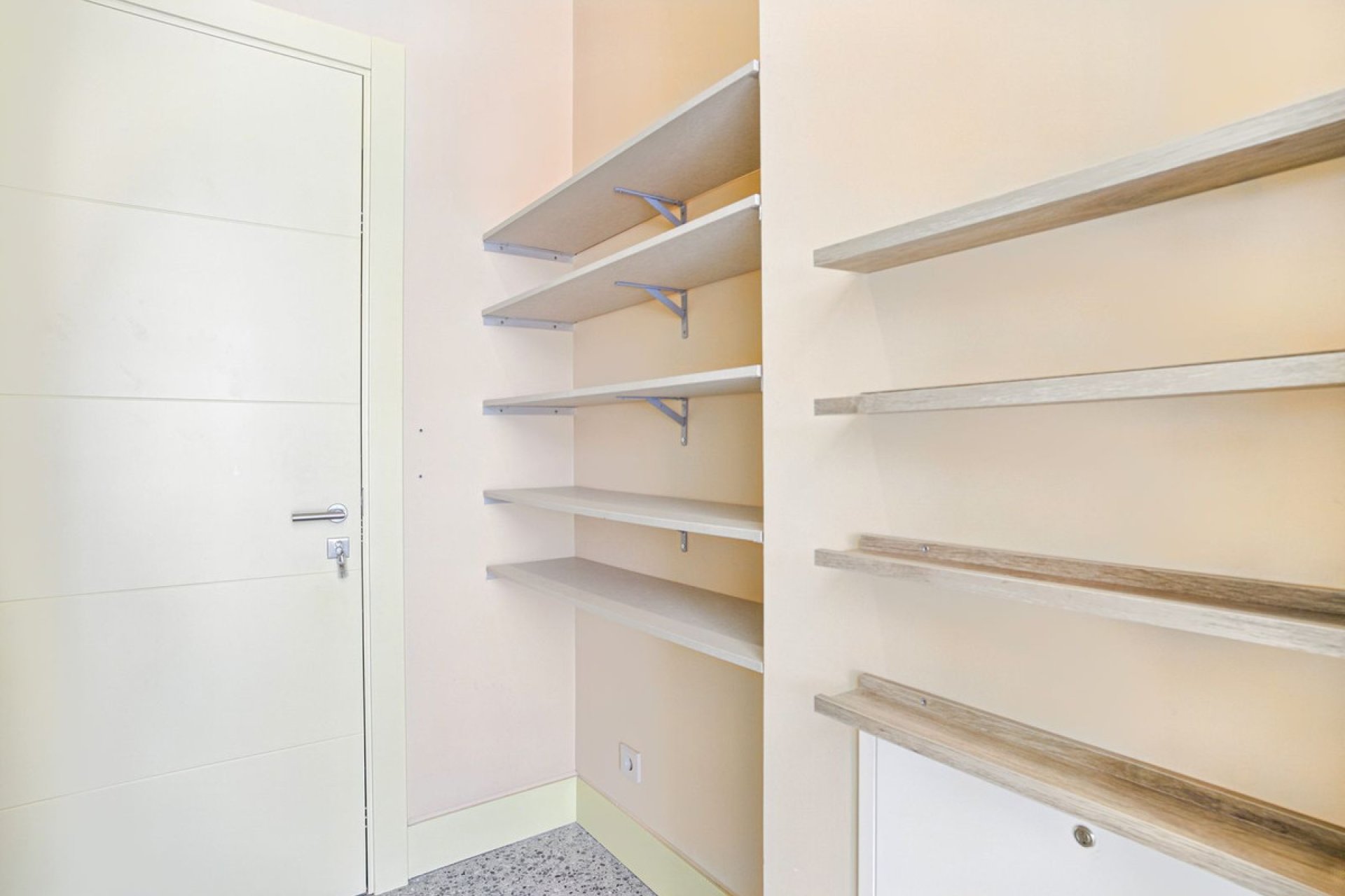 Reventa - House - Detached Villa - Marbella - Elviria