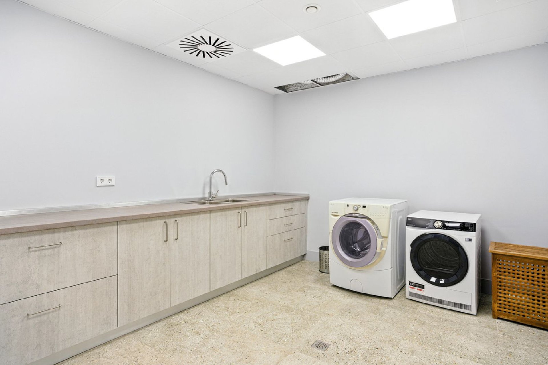 Reventa - House - Detached Villa - Marbella - Elviria