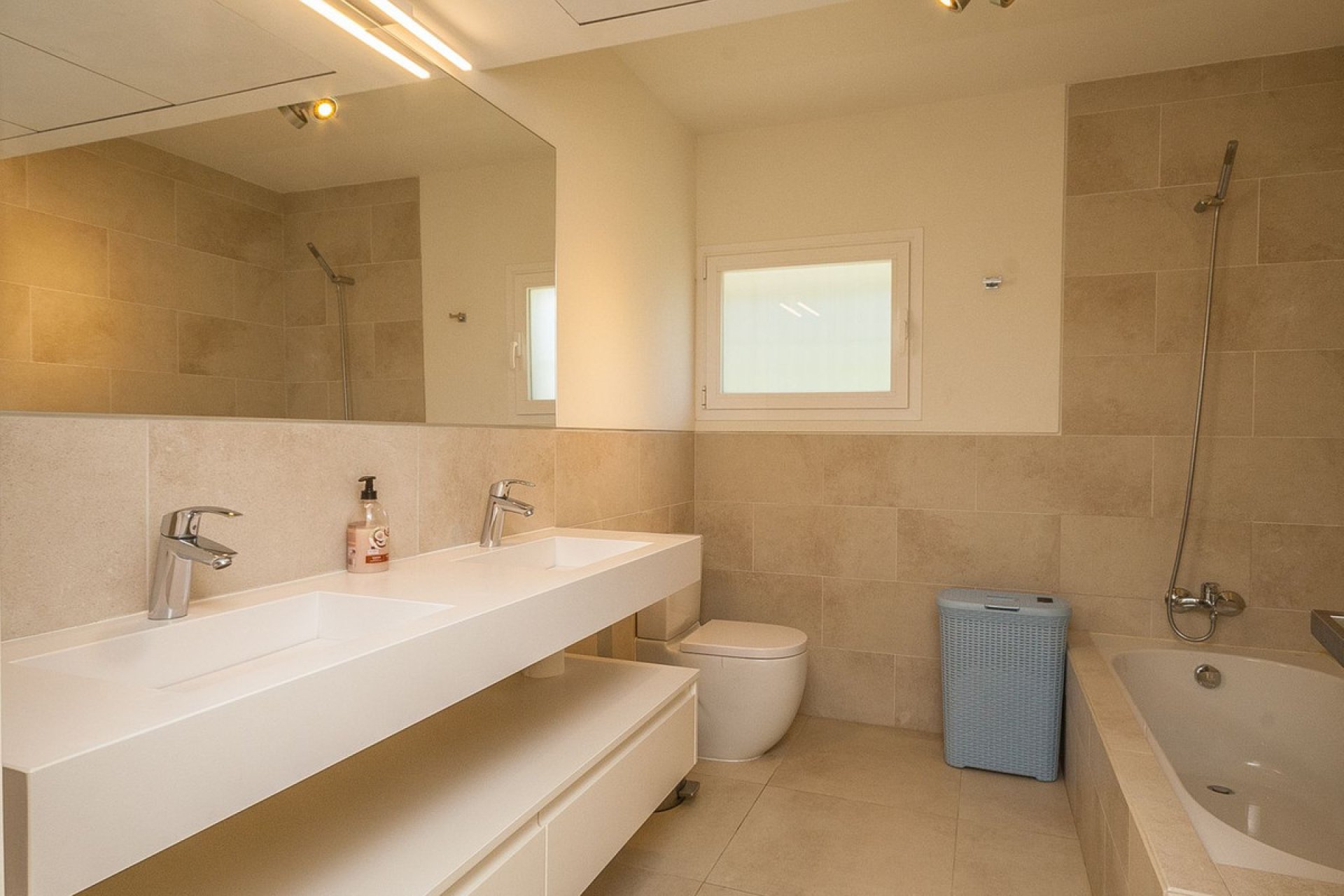 Reventa - House - Detached Villa - Marbella - Elviria