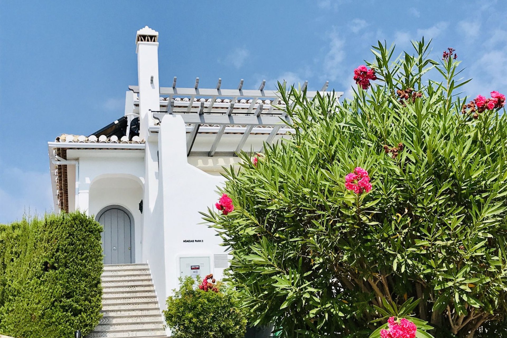 Reventa - House - Detached Villa - Marbella - Elviria