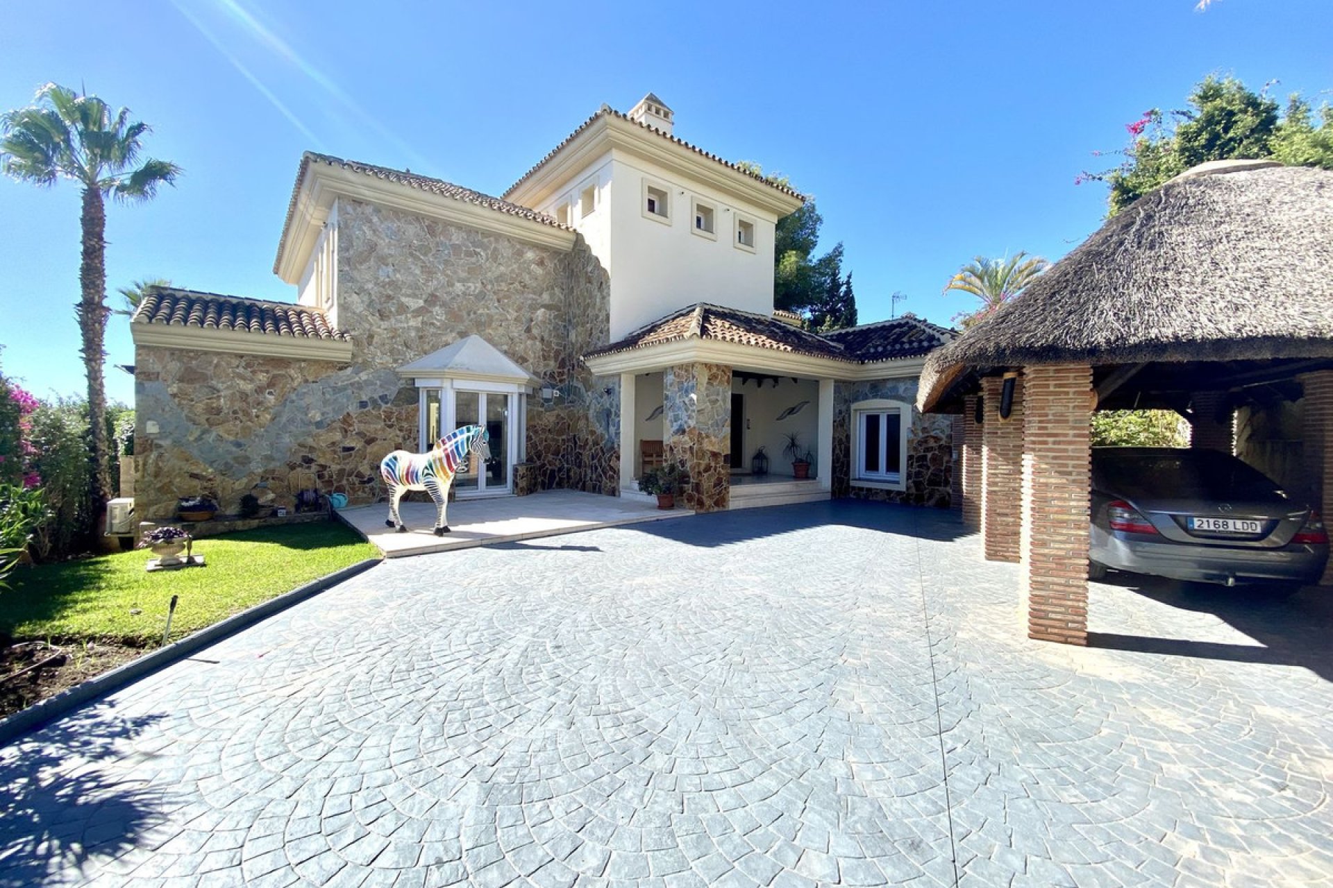 Reventa - House - Detached Villa - Marbella - Elviria